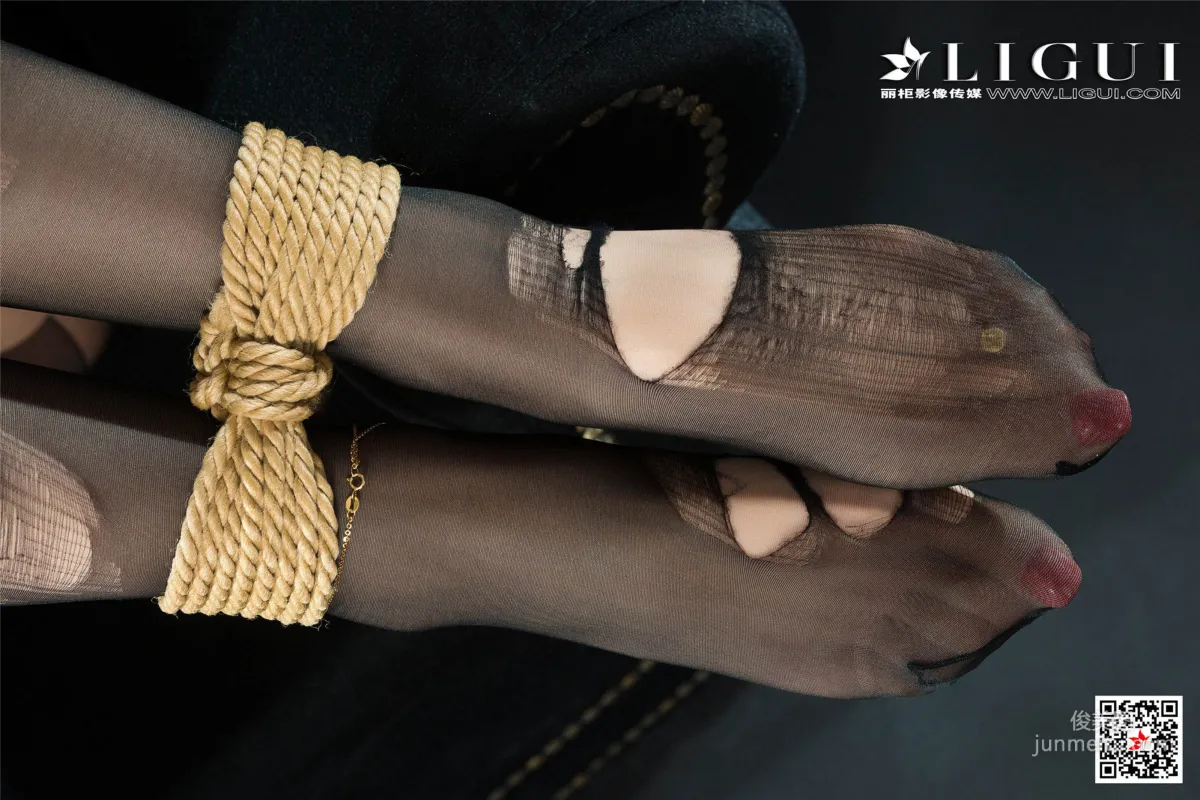 Liang Er, Black Stockings and Rope Art Body Photography [Ligui] Photo Set photo 61