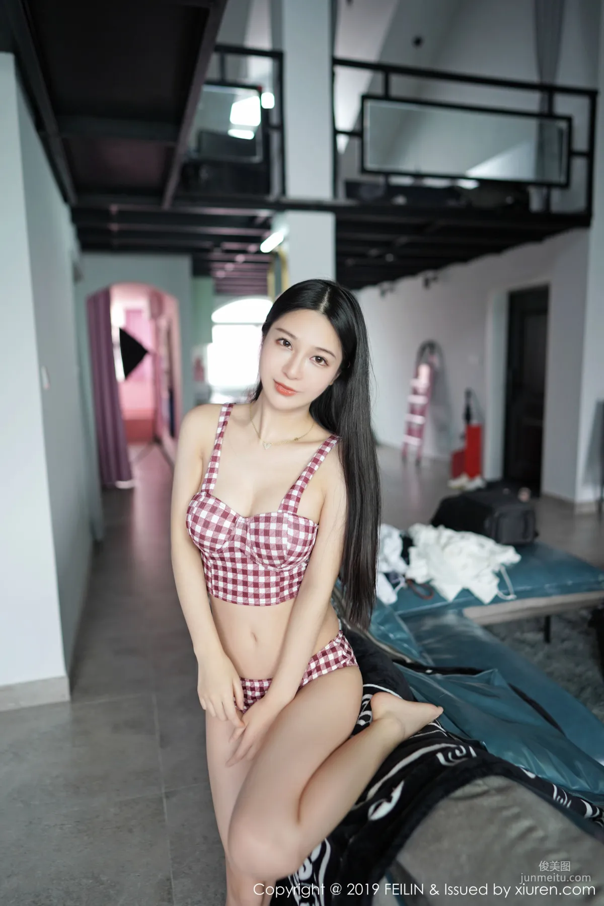 luna Zhang Jingyan, Slim Figure and Delicate Posture [FeiLin] VOL.207 Photo Set photo 22
