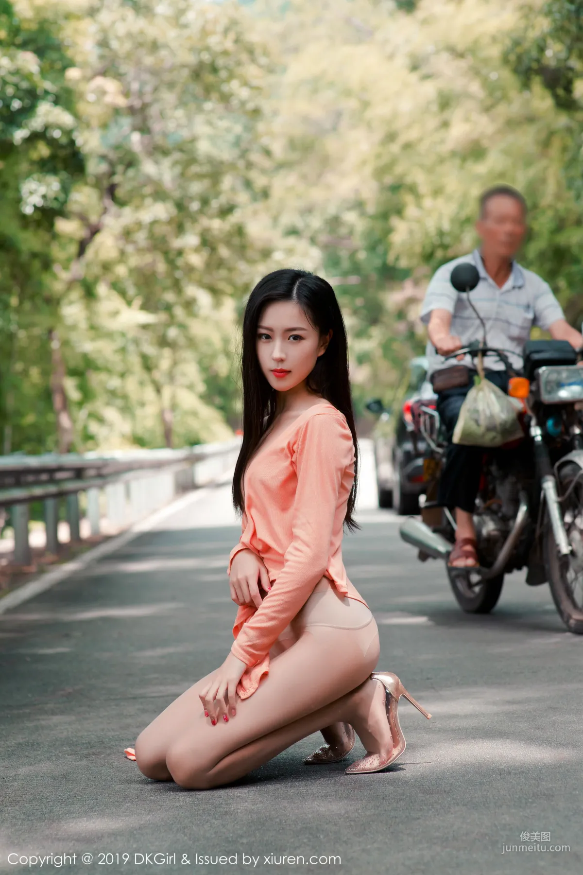 Xiao Ziyi Alice Bold Stockings Outdoor Shoot [DKGirl] Vol.114 Photo Set photo 42