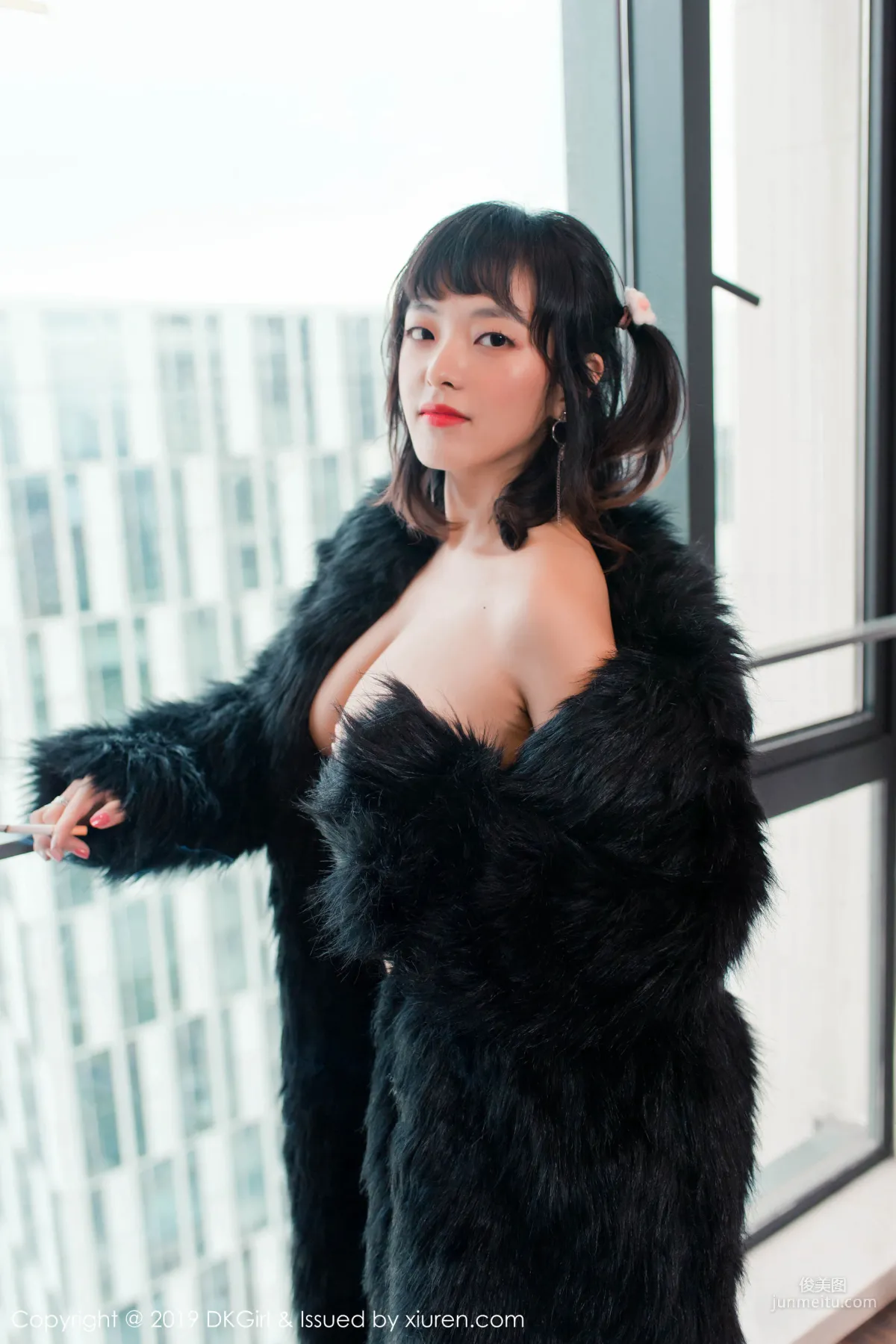 張花花《皮草網襪熟女》 [禦女郎DKGirl] Vol.118 寫真集 5