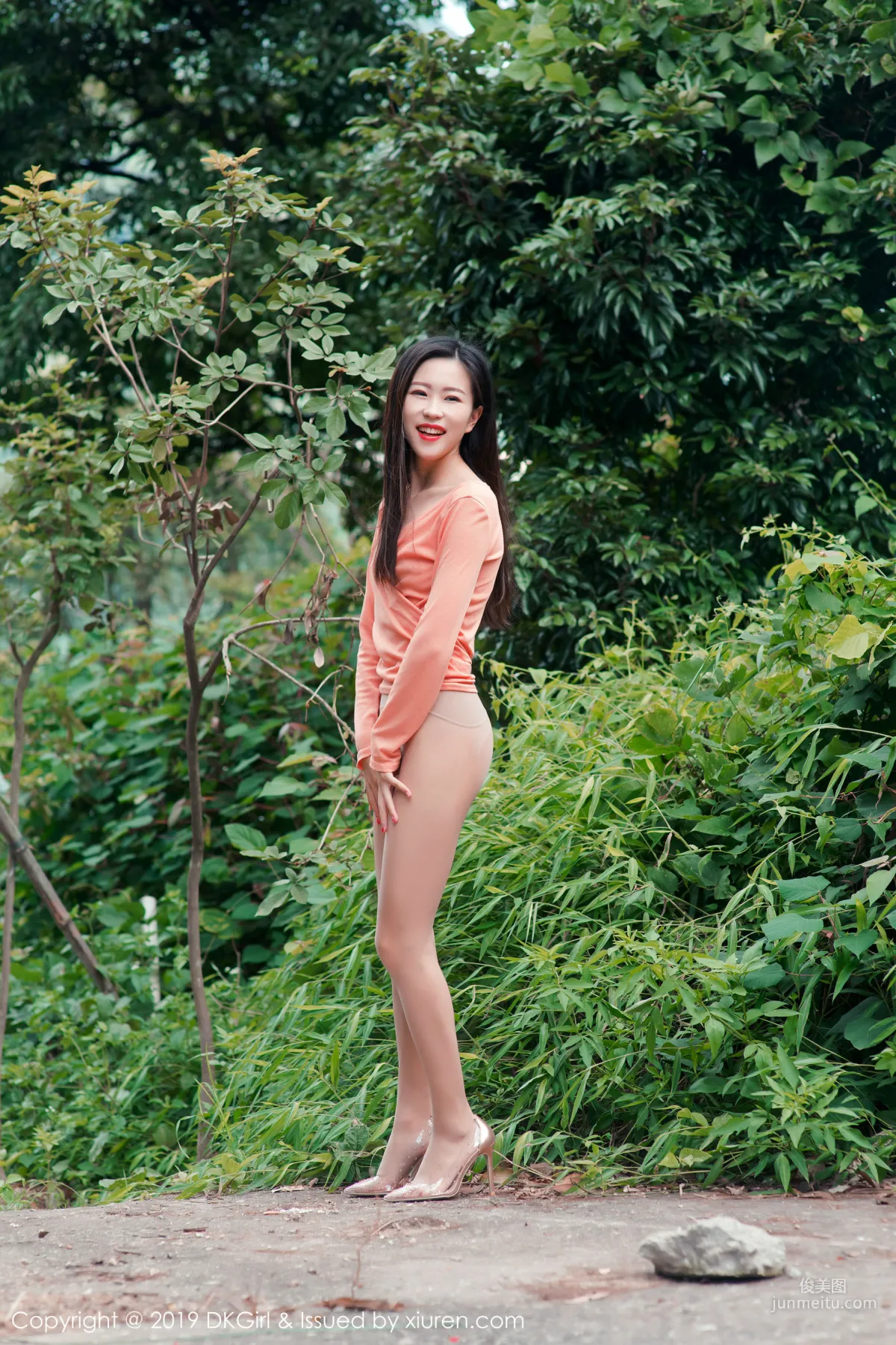 Xiao Ziyi Alice Bold Stockings Outdoor Shoot [DKGirl] Vol.114 Photo Set photo 13