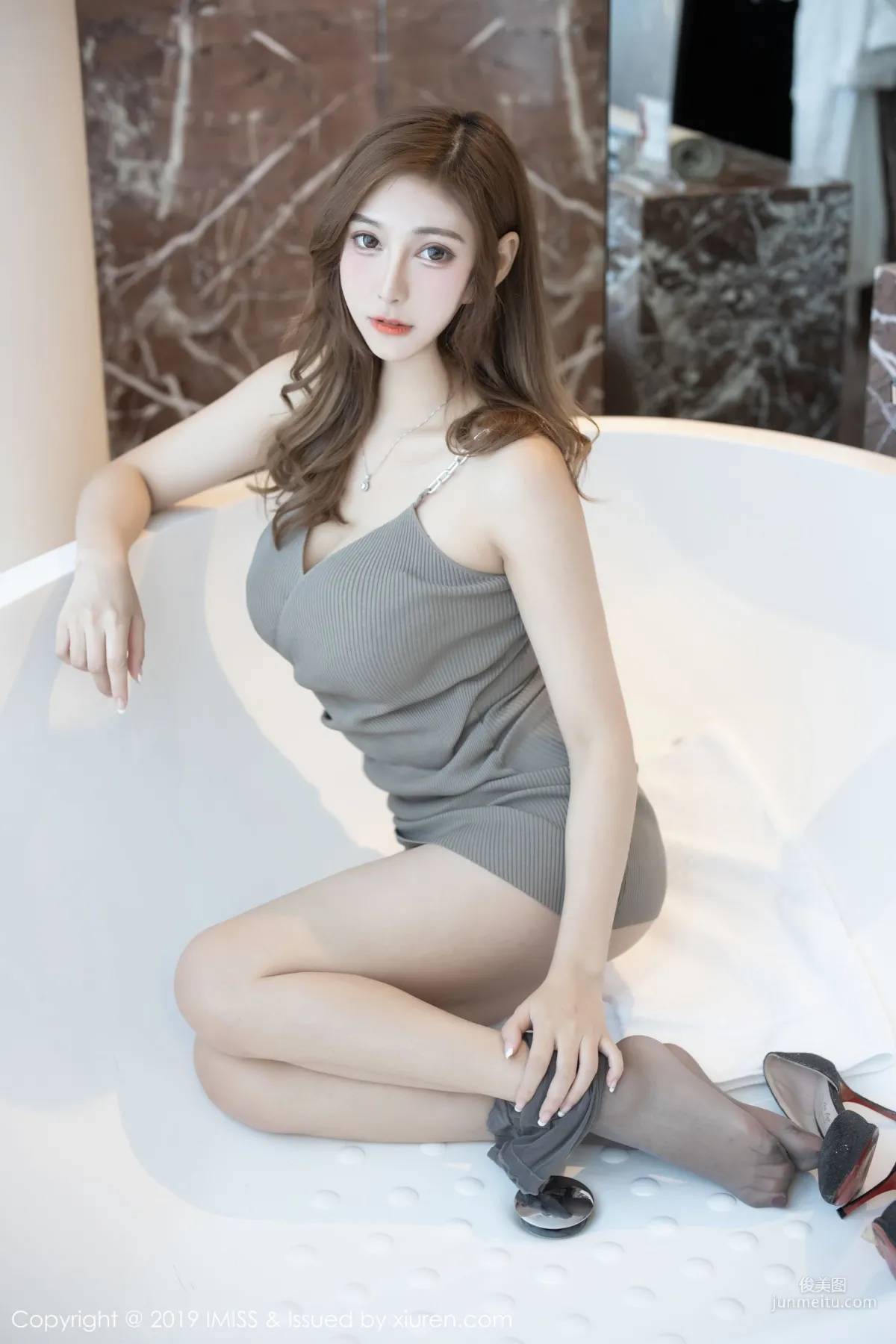 Elegant Beauty @Lavinia, Alluring Stockings and Beautiful Legs, Utterly Entrancing [IMISS] Vol.373 Photo Set photo 28