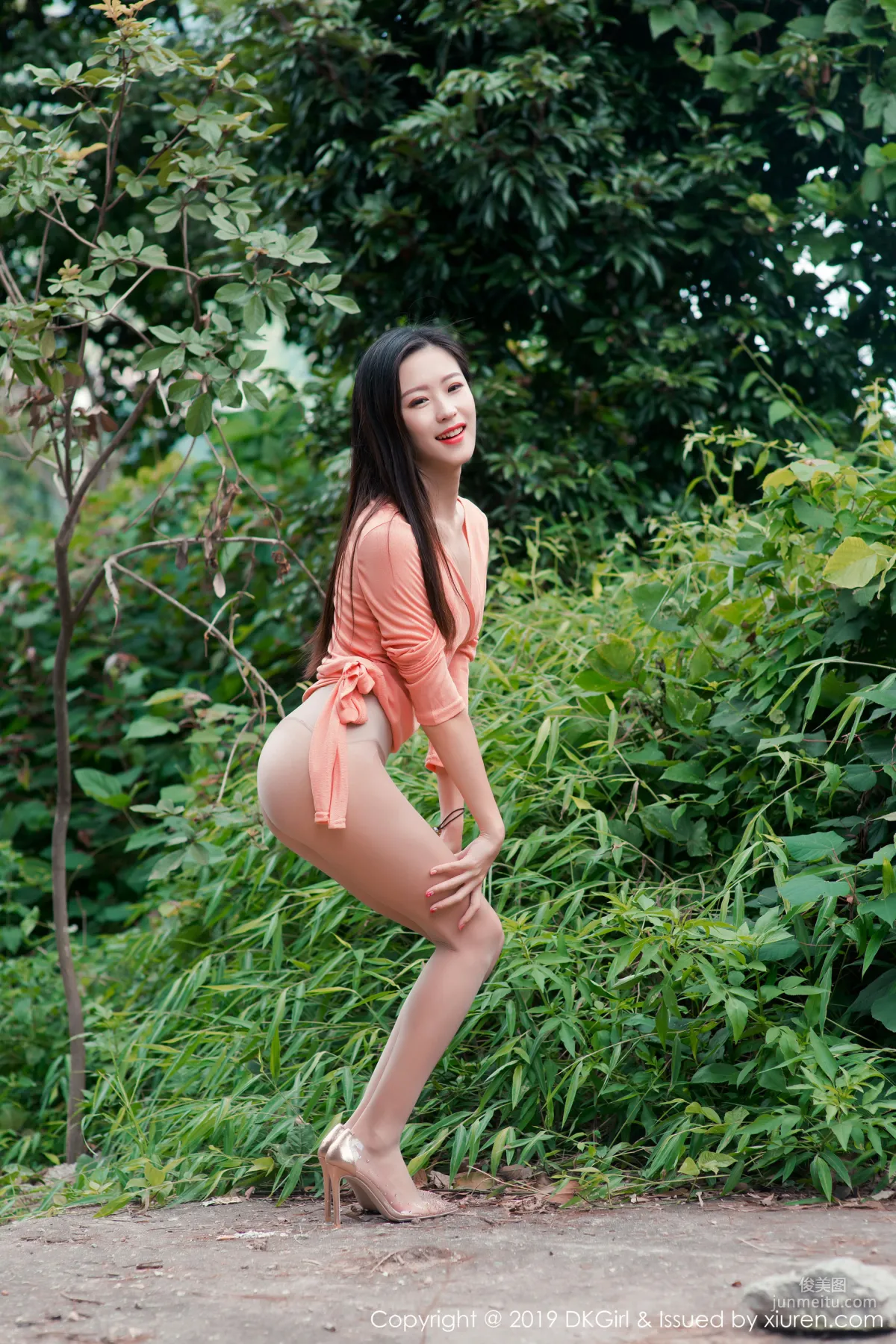 Xiao Ziyi Alice Bold Stockings Outdoor Shoot [DKGirl] Vol.114 Photo Set photo 19