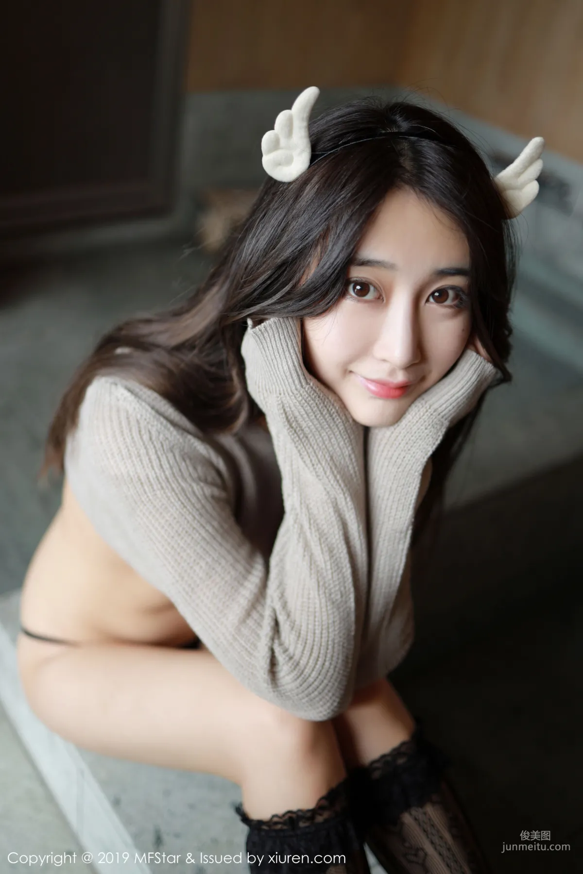 Betty Lin Zixin, Sexy Sweater and Tube Socks Series [MFStar] Vol.212 Photo Set photo 37