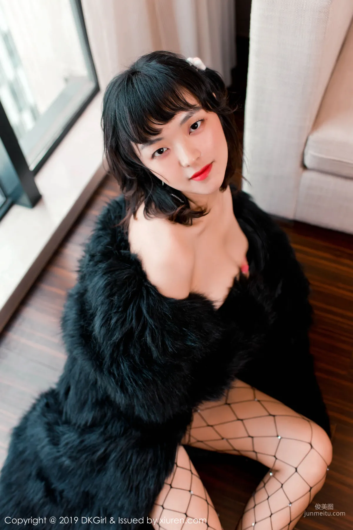 張花花《皮草網襪熟女》 [禦女郎DKGirl] Vol.118 寫真集 7