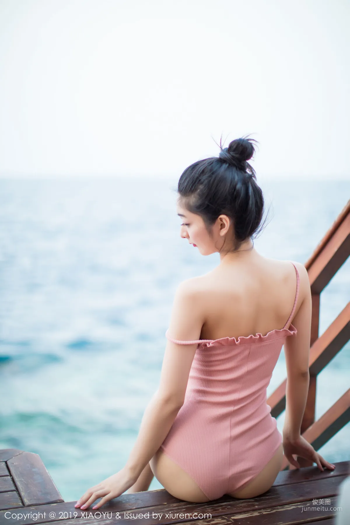 Angela Xiao Reba, Pink Sexy Halter Dress Outdoor Pool Series [XIAOYU] Vol.150 Photo Set photo 42