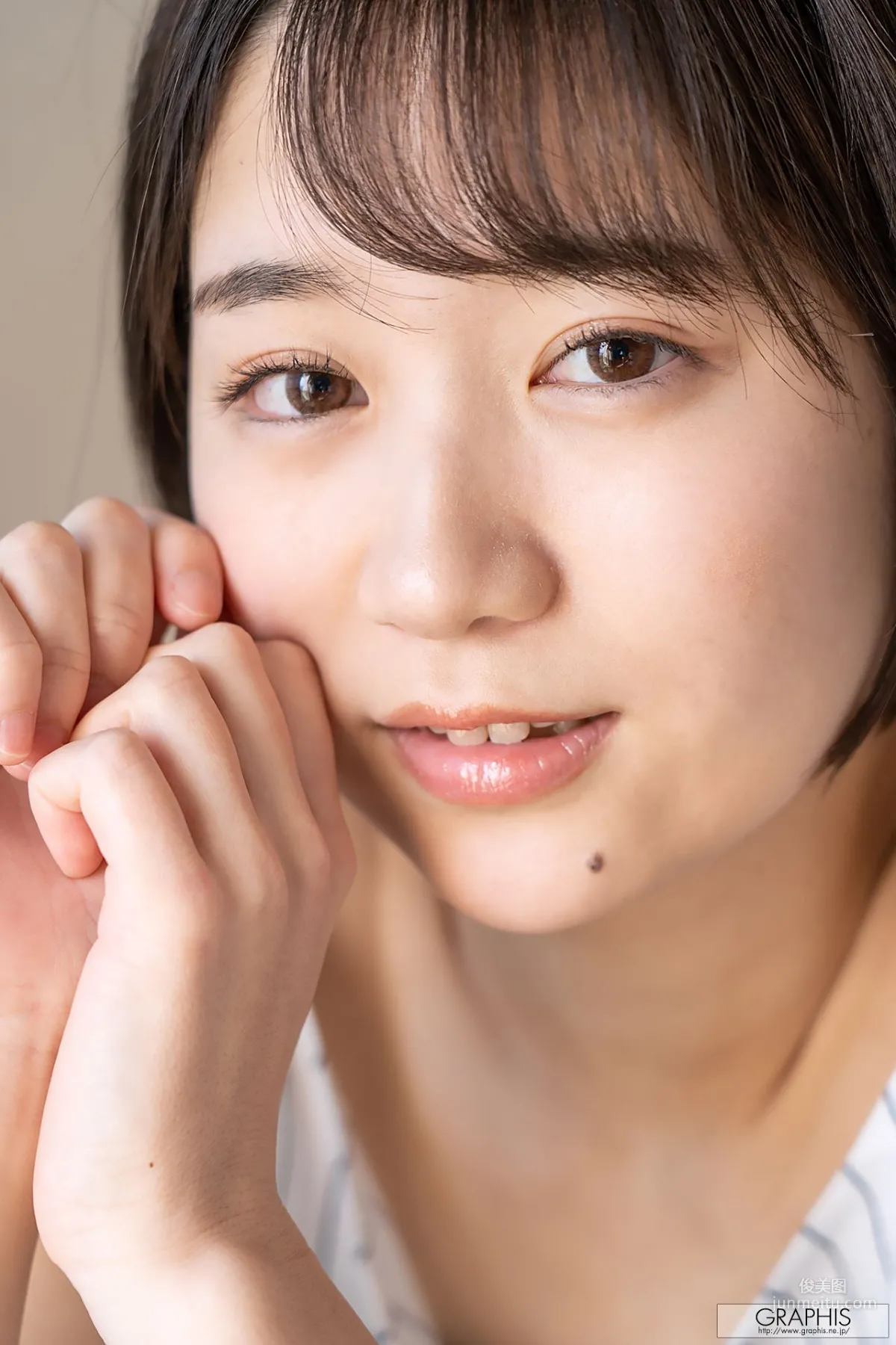 Graphis Gals446 Pele clara photo 7