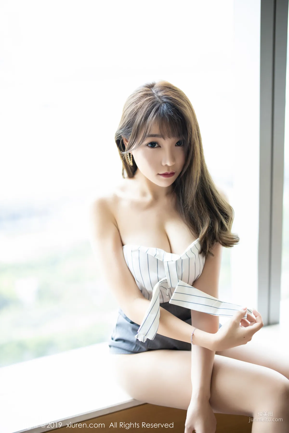 Zhizhi Booty, Slender Beautiful Legs and Curves in a Bustier and Modern Stockings [XiuRen] No.1637 Photo Set photo 81