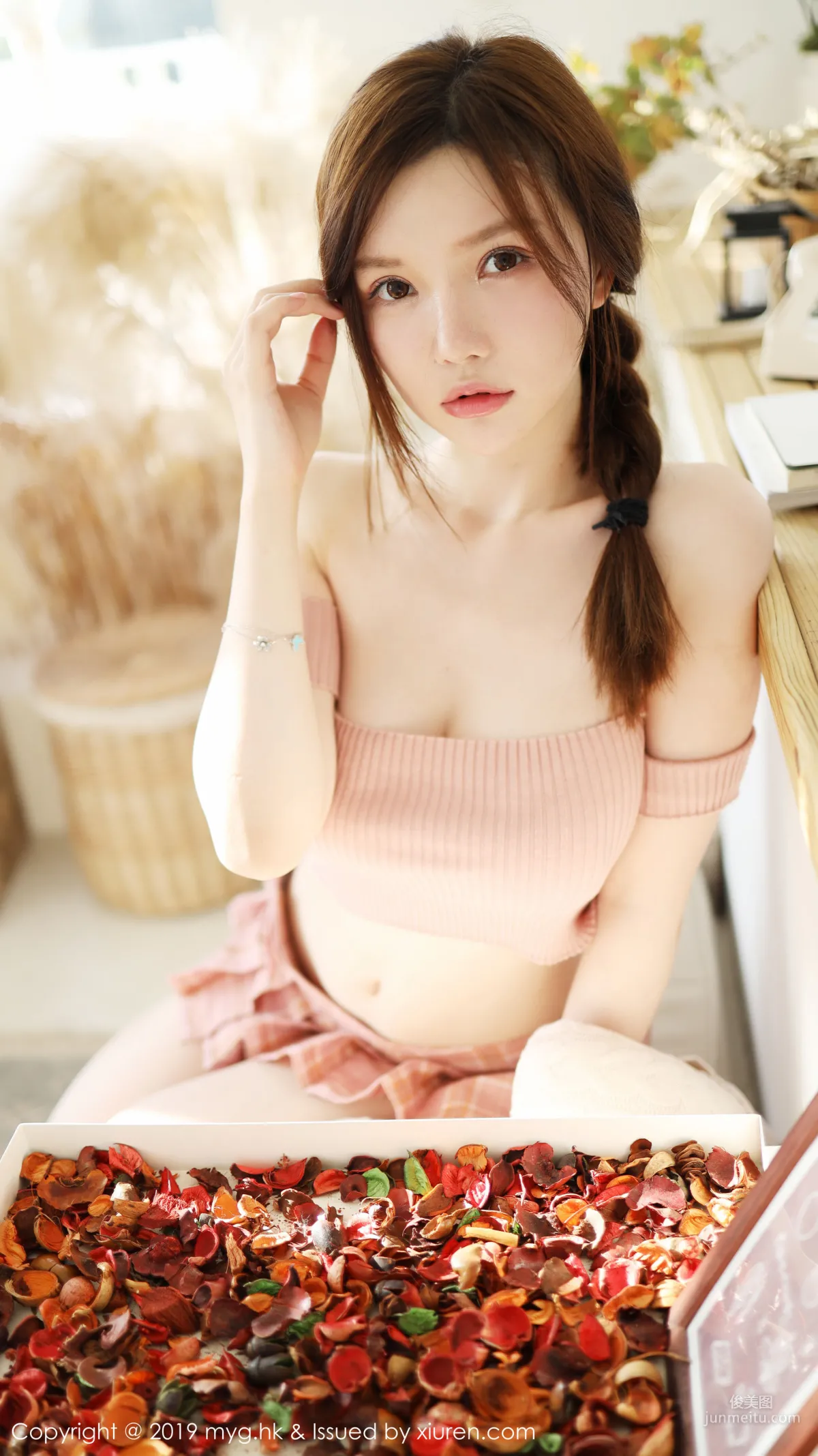 Mini Dameng Meng, Home Maid Theme [MyGirl] Vol.381 Photo Set photo 43