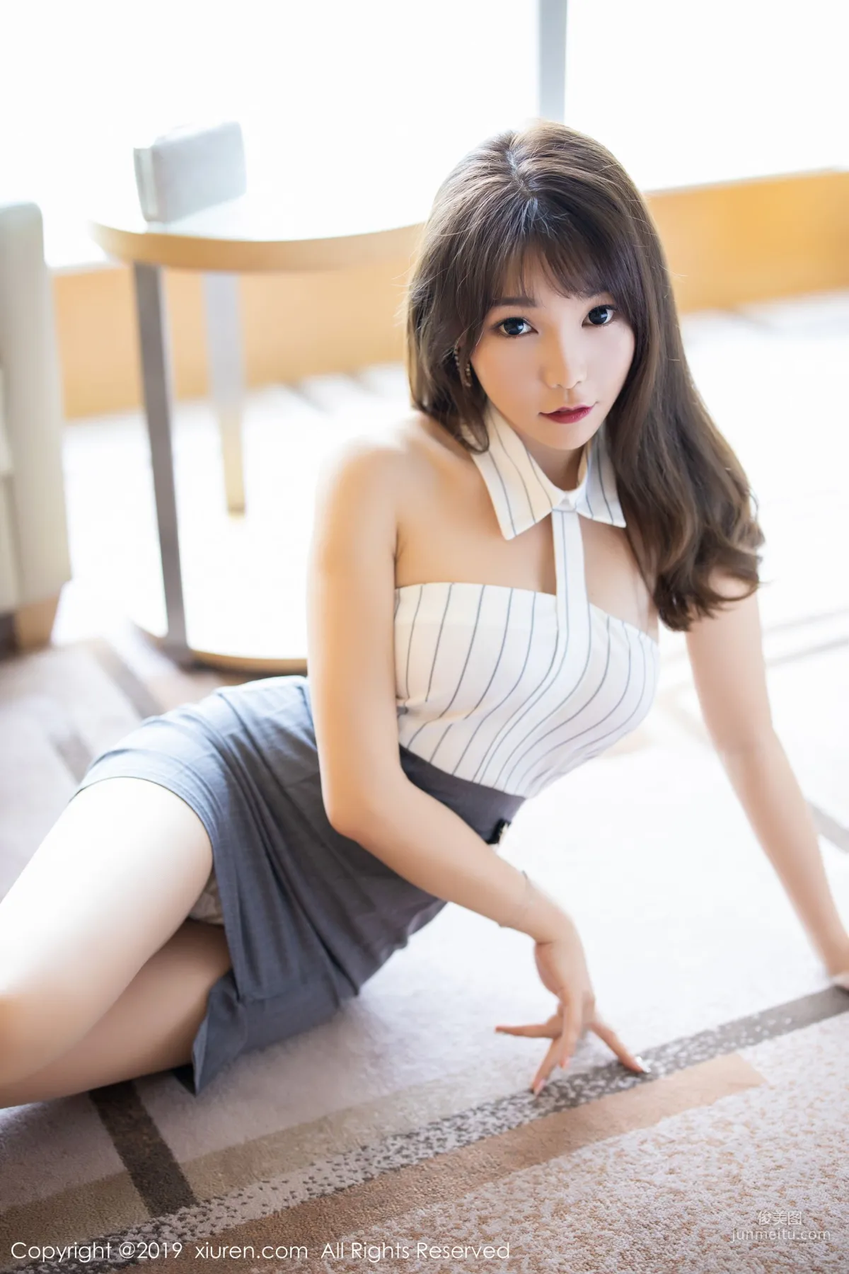 Zhizhi Booty, Slender Beautiful Legs and Curves in a Bustier and Modern Stockings [XiuRen] No.1637 Photo Set photo 25
