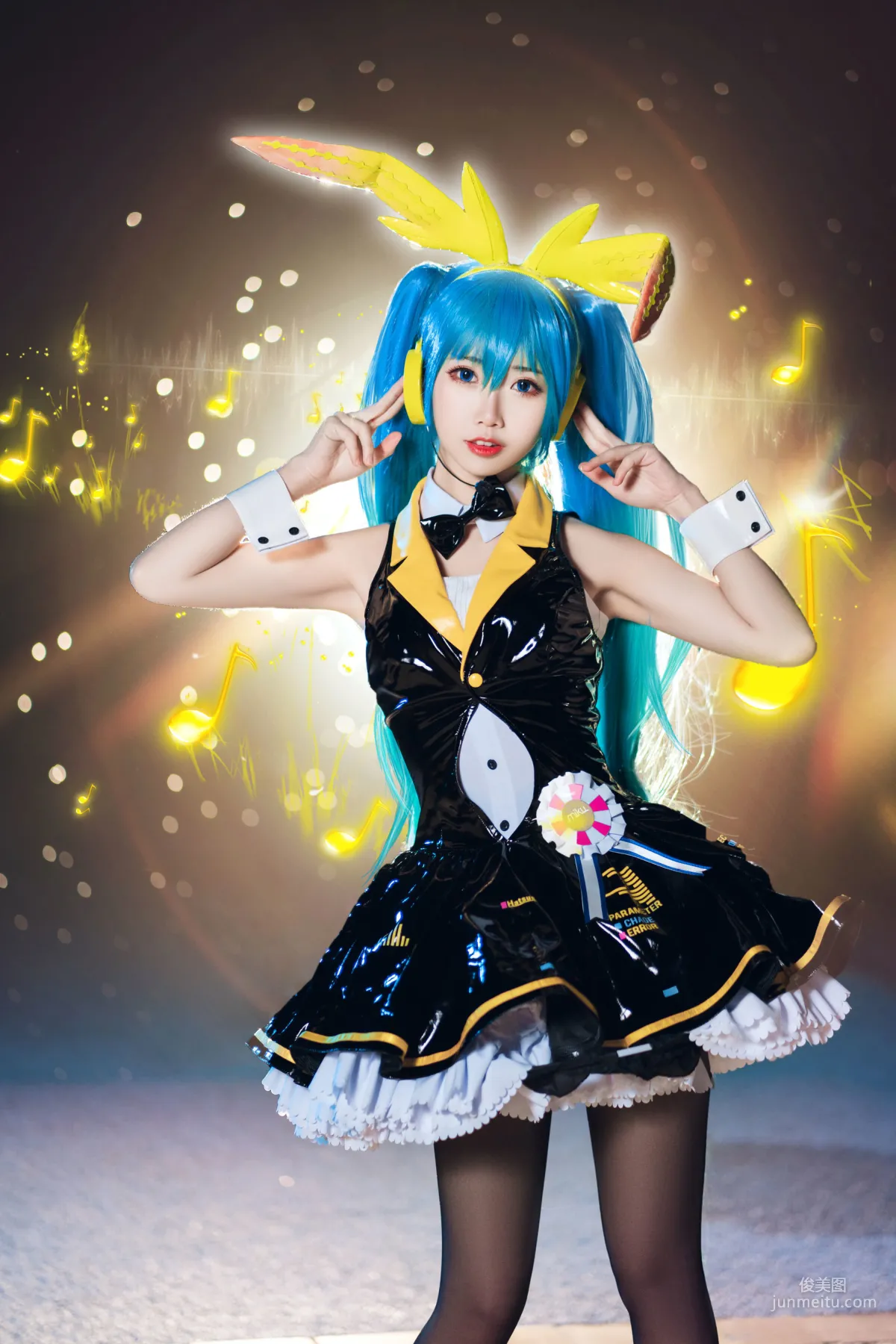 Mianbing Xianer, Hatsune Miku [Cosplay] Photo Set photo 2