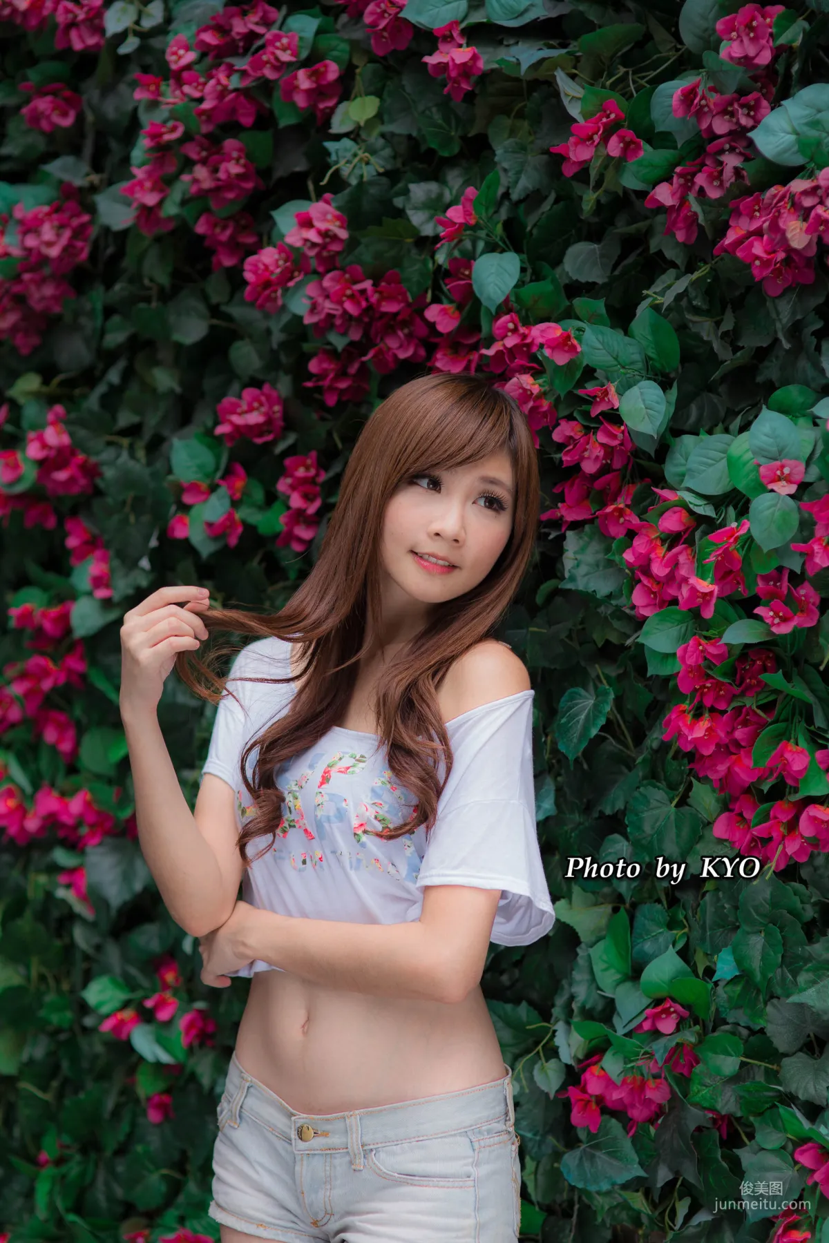 Zhang Yazhu Chu, Blooming in Zhongxiao Dunhua Outdoor Shoot Photo Set photo 1