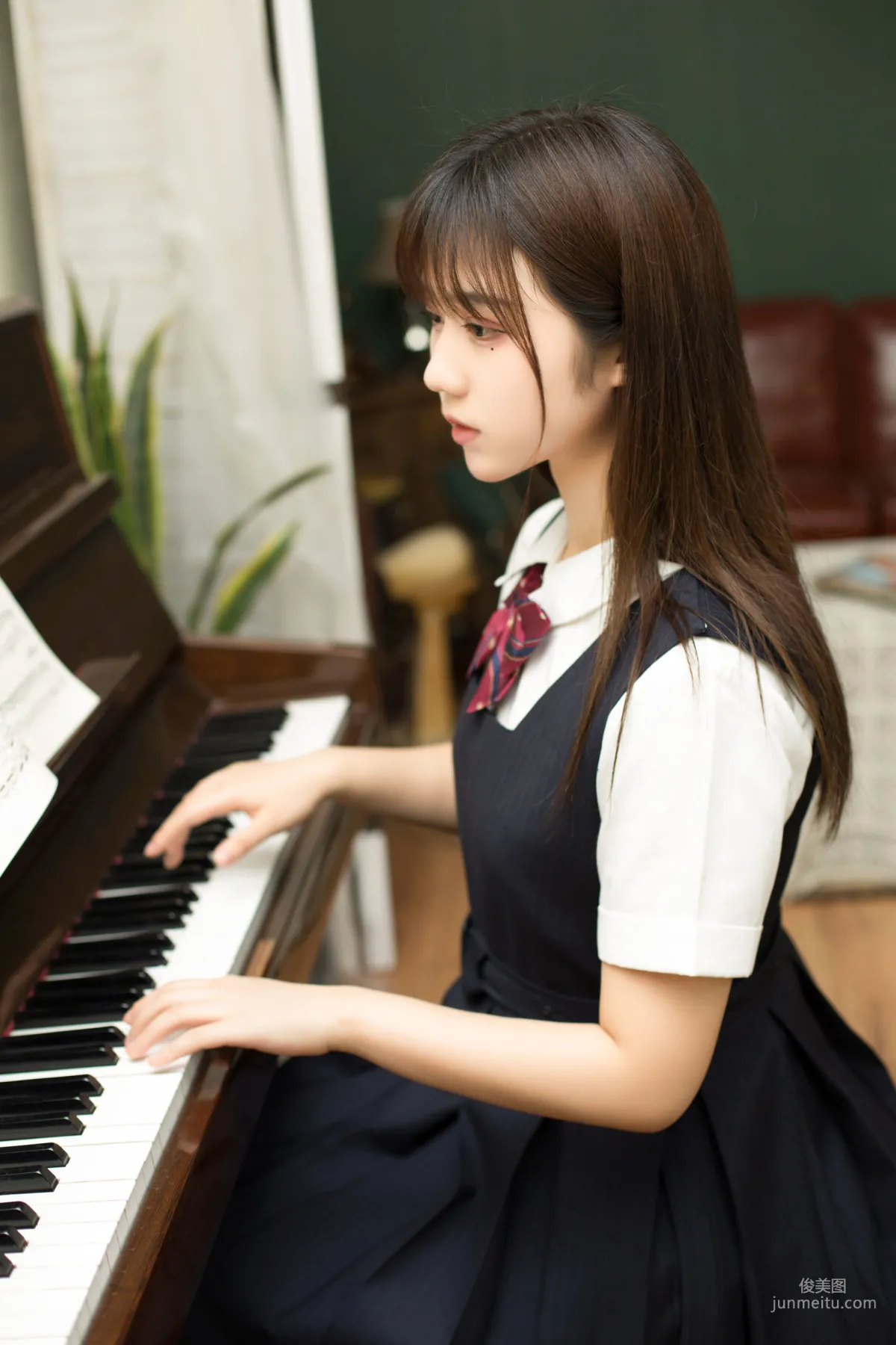微博福利姬镜酱《不知梦 制服》 [COSPLAY美女] 写真集1