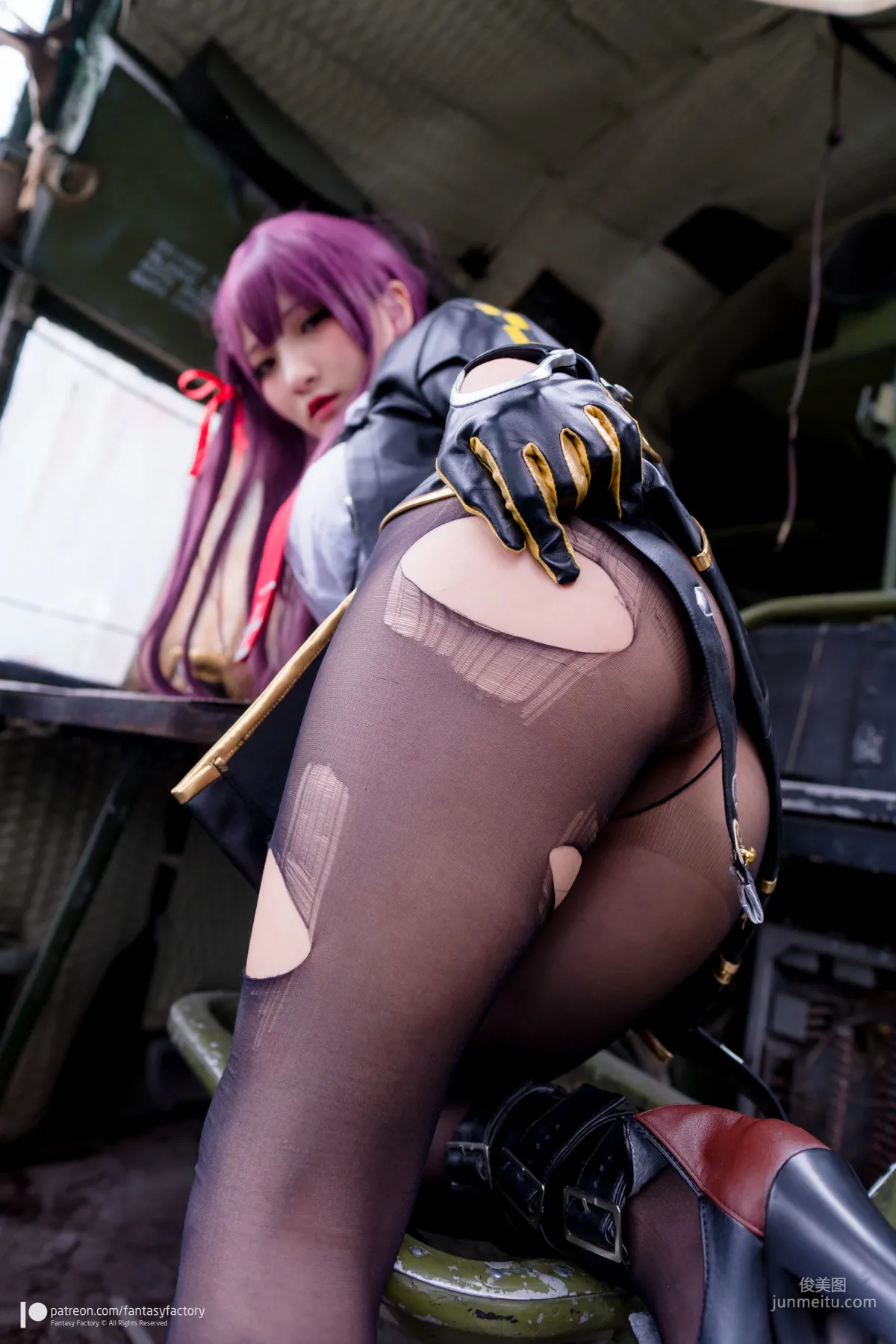 COSER小丁《黑丝+黑胶+女杀手》 [Fantasy Factory] 写真集30