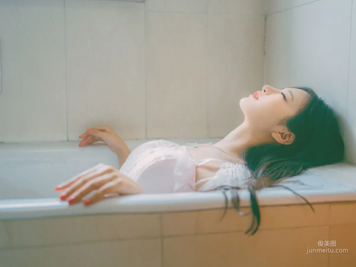 Shika Xiao Lulu: Bathtub [COSPLAY] Photo Set photo 4