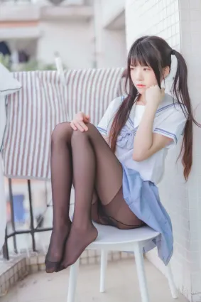 桜桃喵《校服黑絲》  [COSPLAY美女] 寫真集