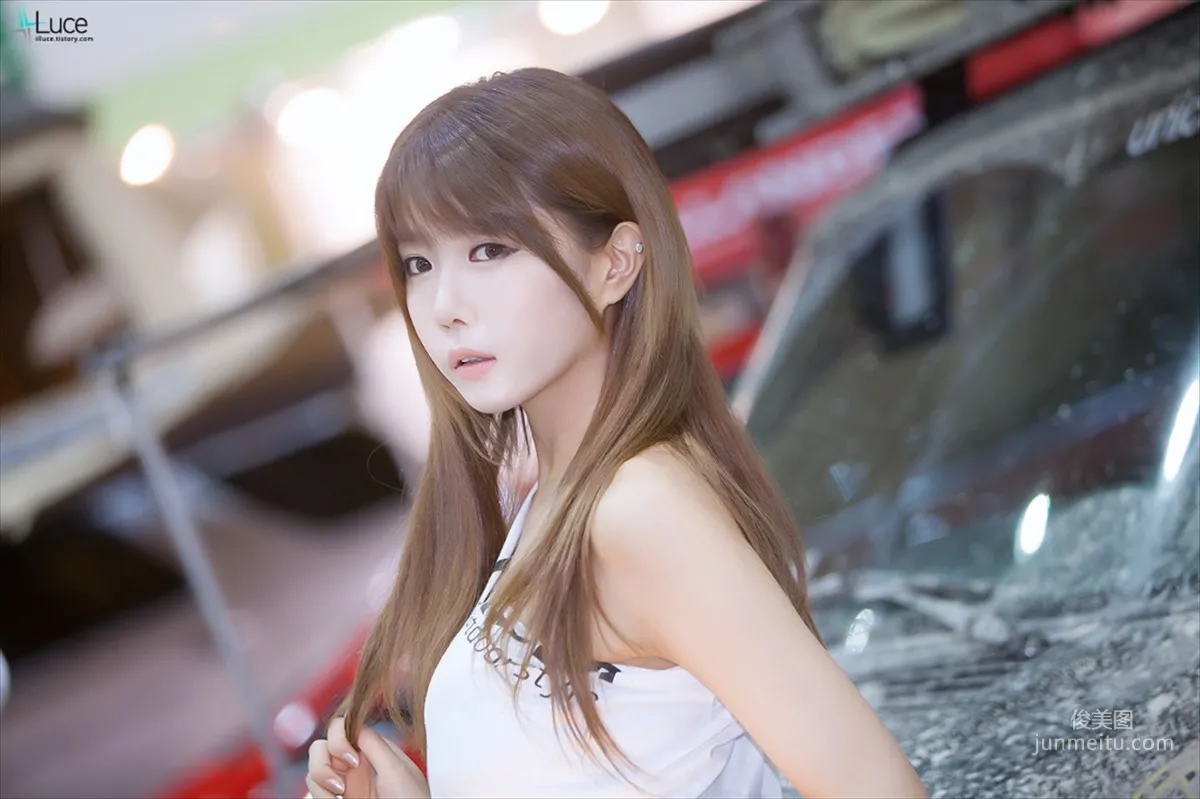Heo Yun Mi, Sexy White Shirt Denim Shorts Street Car Show [Korean Booth Beauty] Photo Pictures photo 58