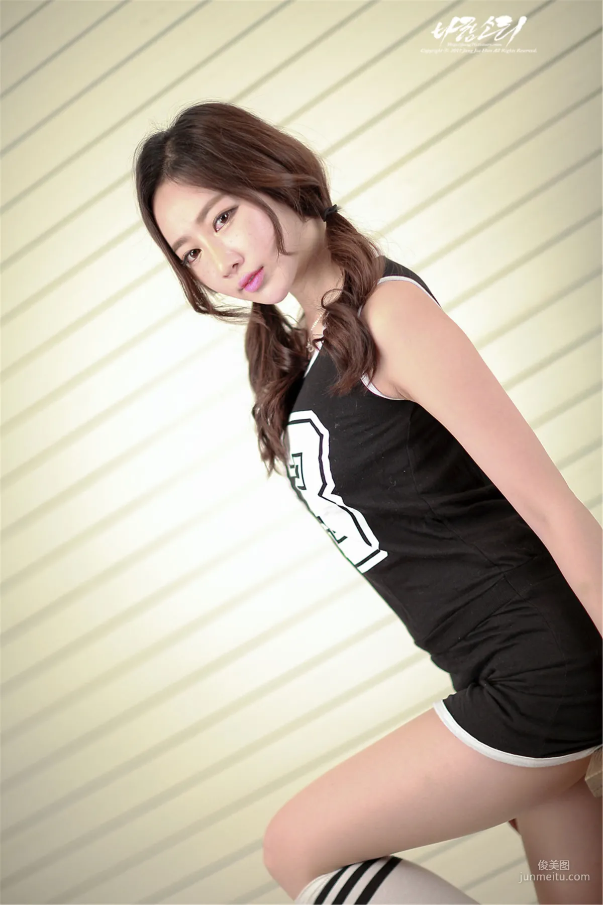 Shin Hae-ri, Joyful No.13 Photo Set photo 3