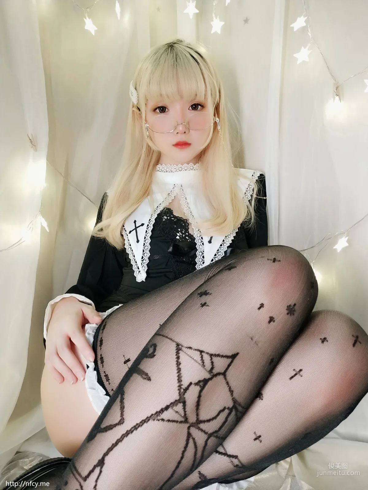 星之迟迟《圣光修女包》 [福利COSPLAY] 写真集1