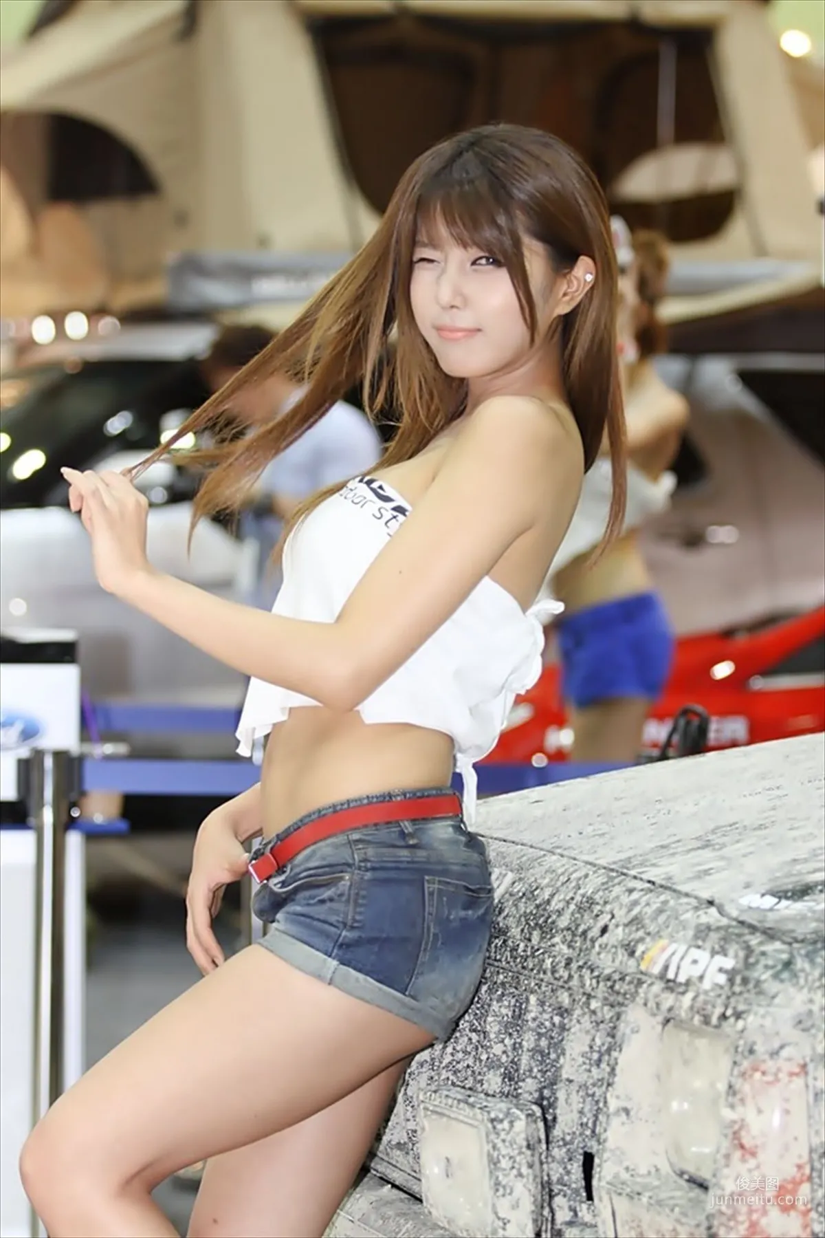 Heo Yun Mi, Sexy White Shirt Denim Shorts Street Car Show [Korean Booth Beauty] Photo Pictures photo 14