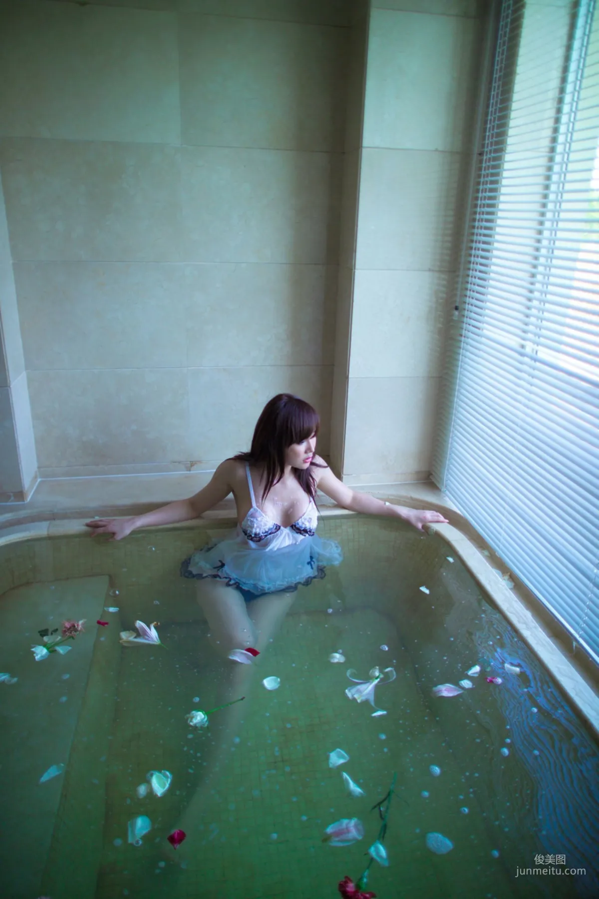 Han Zixuan, Hotel Bathtub Private Shoot Set photo 77