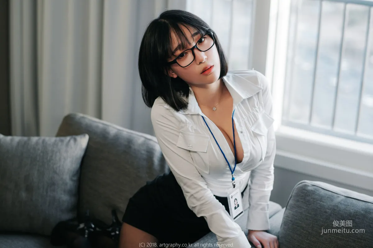 Big Bust Girl Jiang Renqing, Black Stockings Uniform + Maid Seduction [ARTGRAVIA] Photo Set photo 4