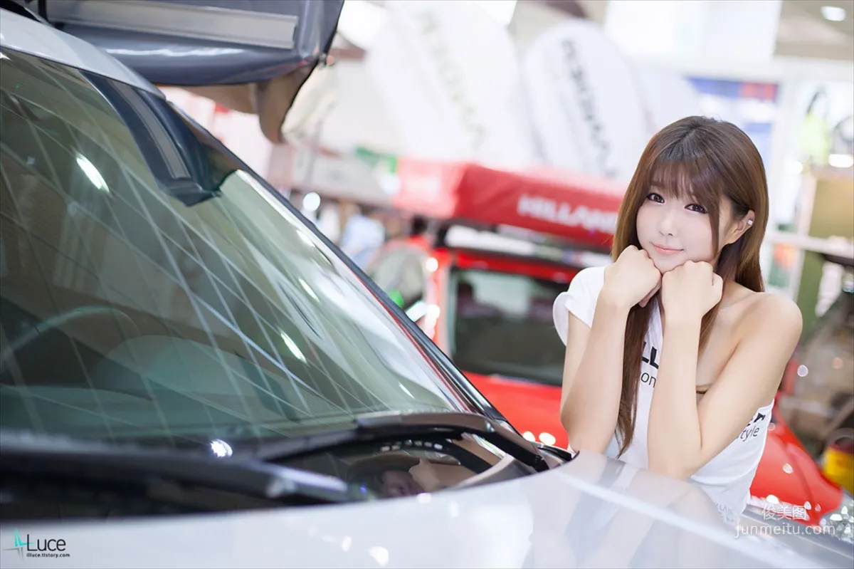 Heo Yun Mi, Sexy White Shirt Denim Shorts Street Car Show [Korean Booth Beauty] Photo Pictures photo 62