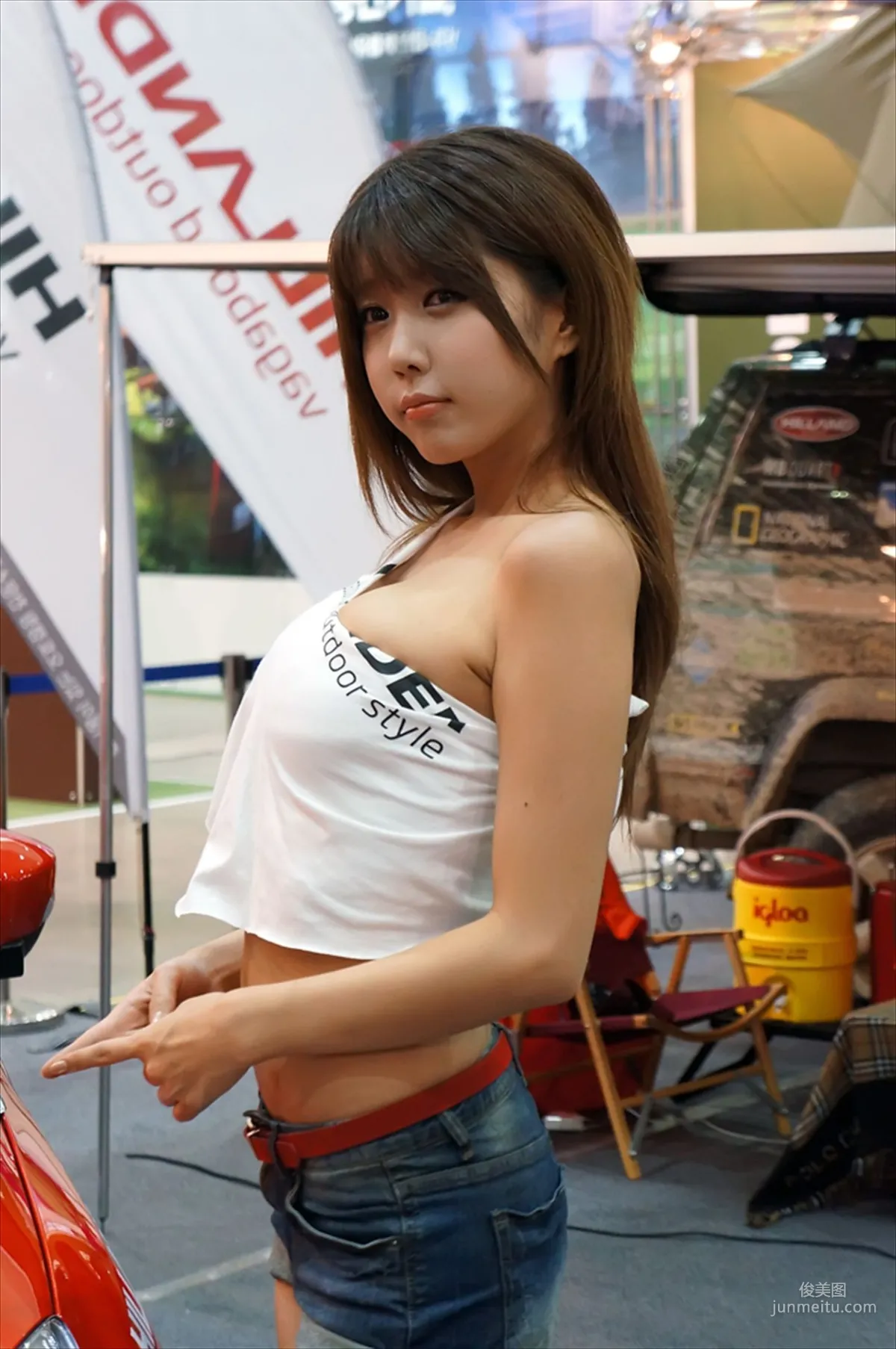 Heo Yun Mi, Sexy White Shirt Denim Shorts Street Car Show [Korean Booth Beauty] Photo Pictures photo 20