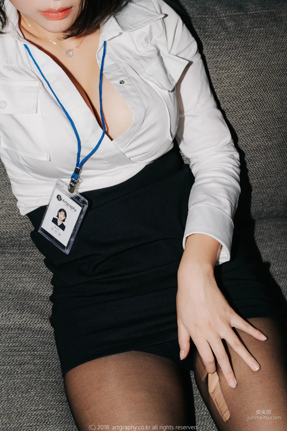 Big Bust Girl Jiang Renqing, Black Stockings Uniform + Maid Seduction [ARTGRAVIA] Photo Set photo 15