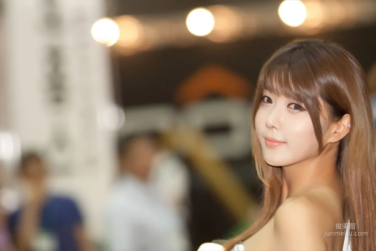 Heo Yun Mi, Sexy White Shirt Denim Shorts Street Car Show [Korean Booth Beauty] Photo Pictures photo 89