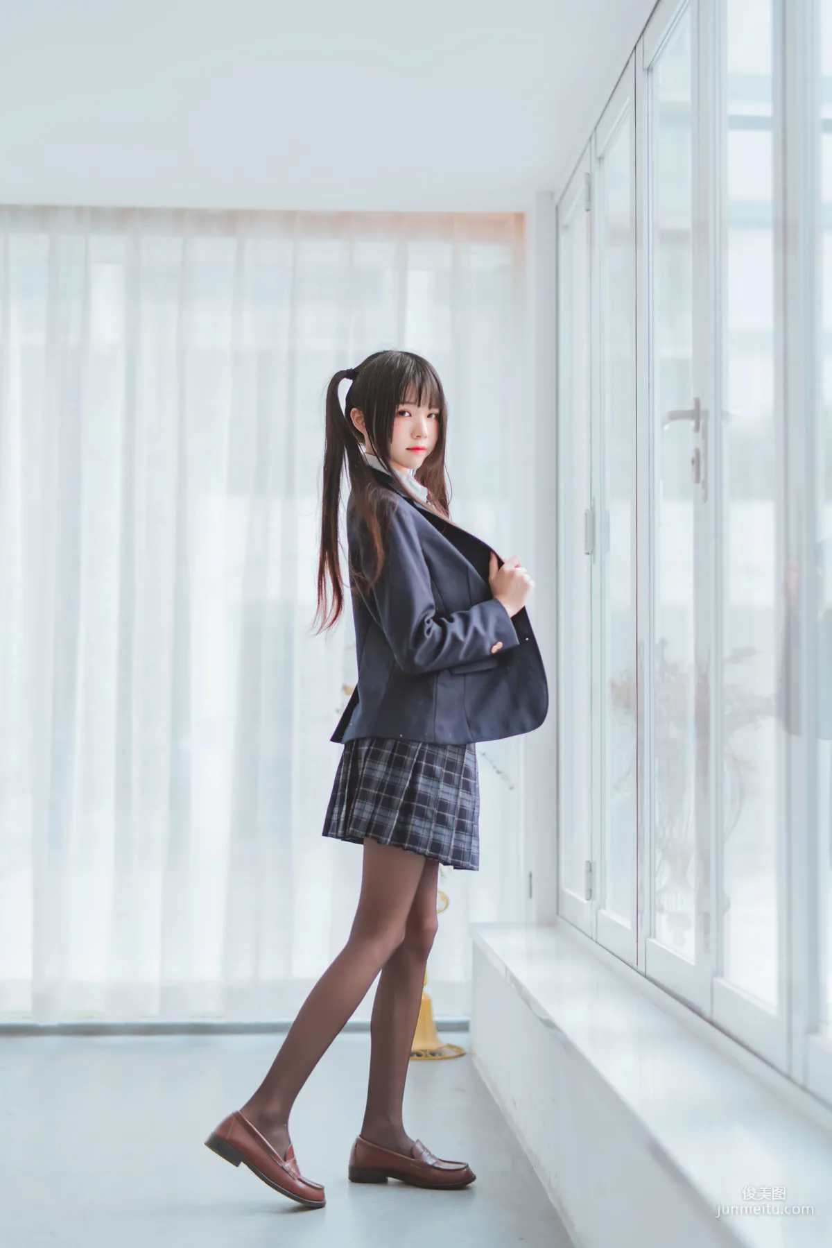 桜桃喵《冬季制服絲秀》 [COSPLAY美女] 寫真集 16