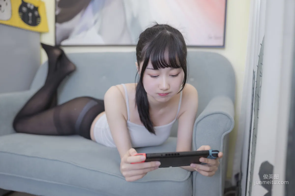 Mu Mianmian OwO, Tank Top and Black Stockings at Home [COSER Beauty] Photo Set photo 9