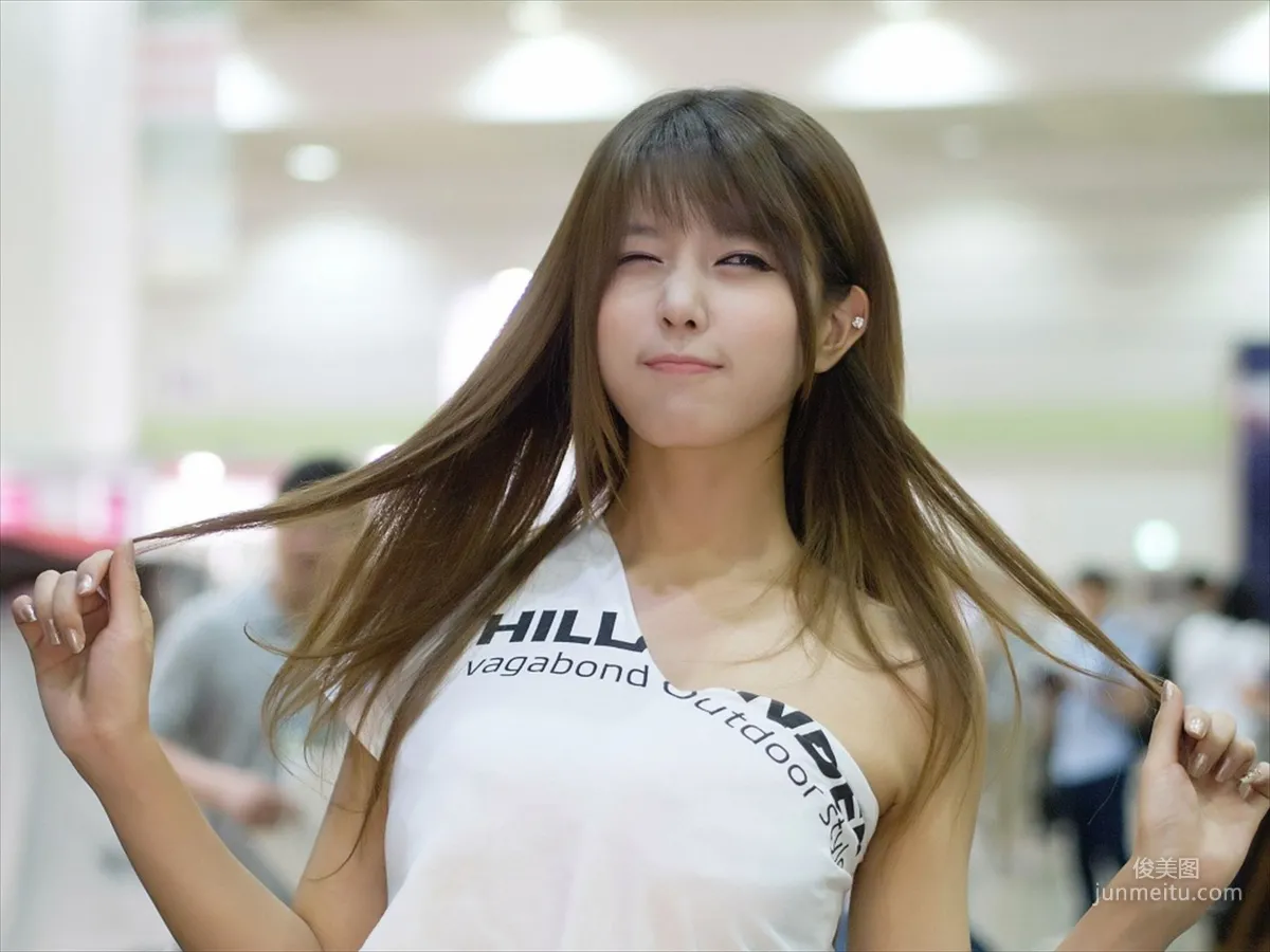 Heo Yun Mi, Sexy White Shirt Denim Shorts Street Car Show [Korean Booth Beauty] Photo Pictures photo 83