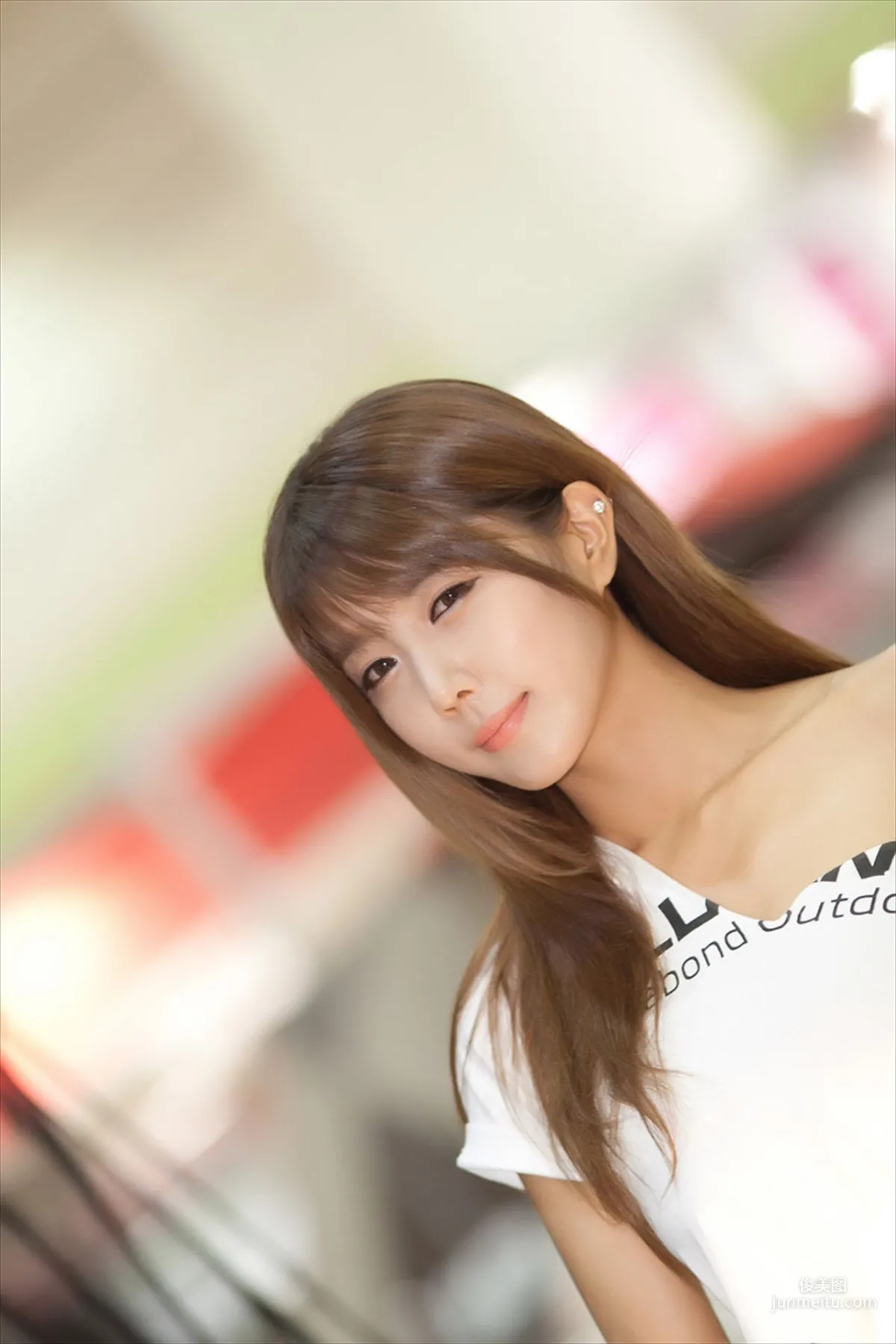 Heo Yun Mi, Sexy White Shirt Denim Shorts Street Car Show [Korean Booth Beauty] Photo Pictures photo 4