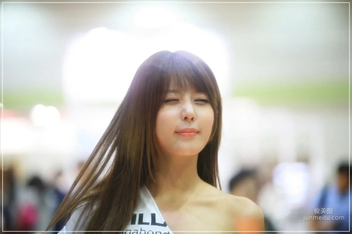Heo Yun Mi, Sexy White Shirt Denim Shorts Street Car Show [Korean Booth Beauty] Photo Pictures photo 75