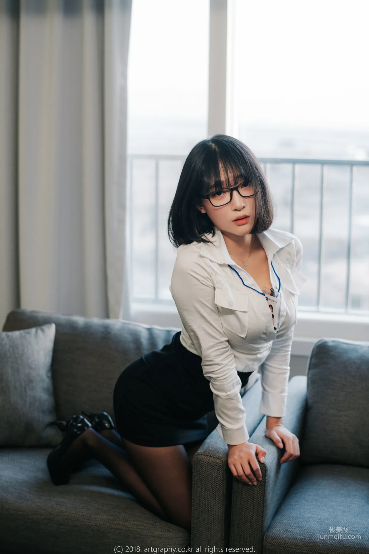 Big Bust Girl Jiang Renqing, Black Stockings Uniform + Maid Seduction [ARTGRAVIA] Photo Set photo 1