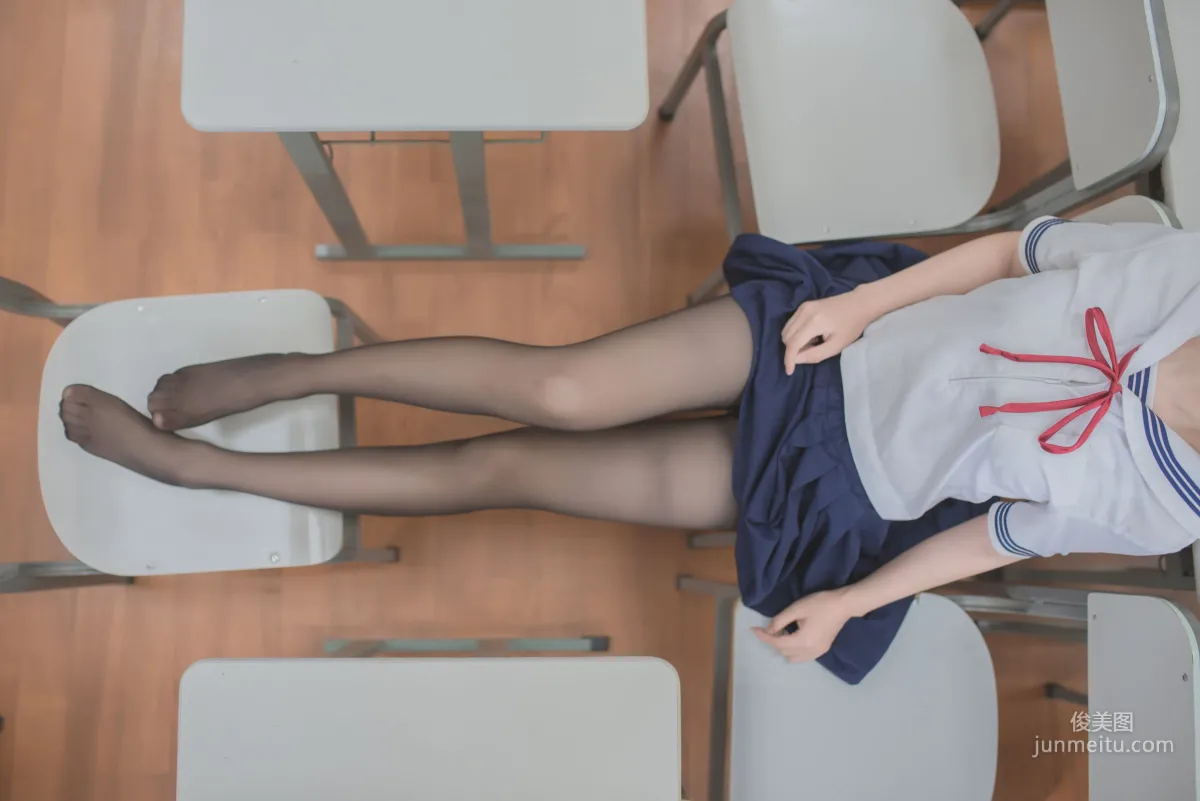 白金Saki《蘑菇頭黑絲JK》 [COSPLAY福利] 寫真集 16