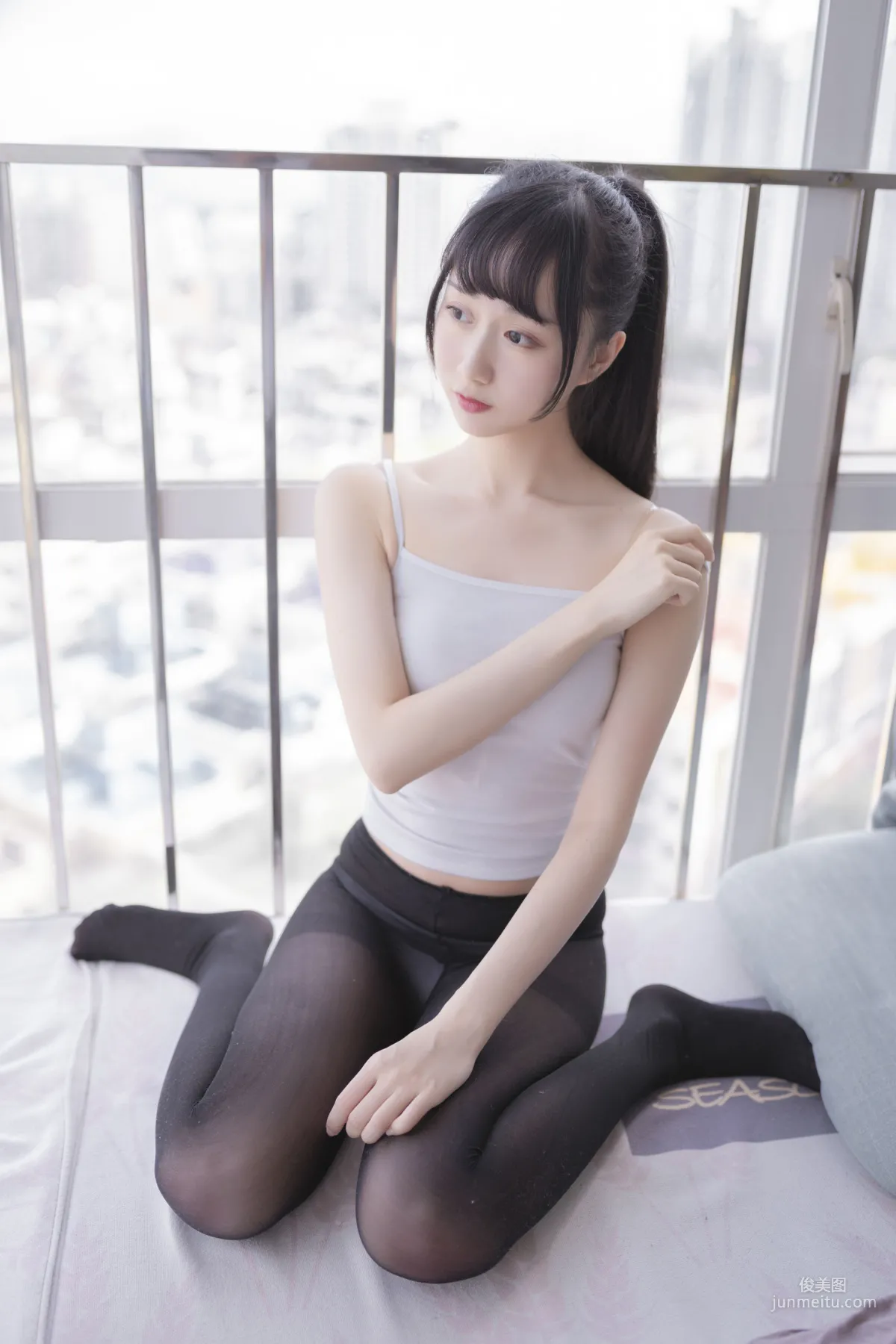 Mu Mianmian OwO, Tank Top and Black Stockings at Home [COSER Beauty] Photo Set photo 20