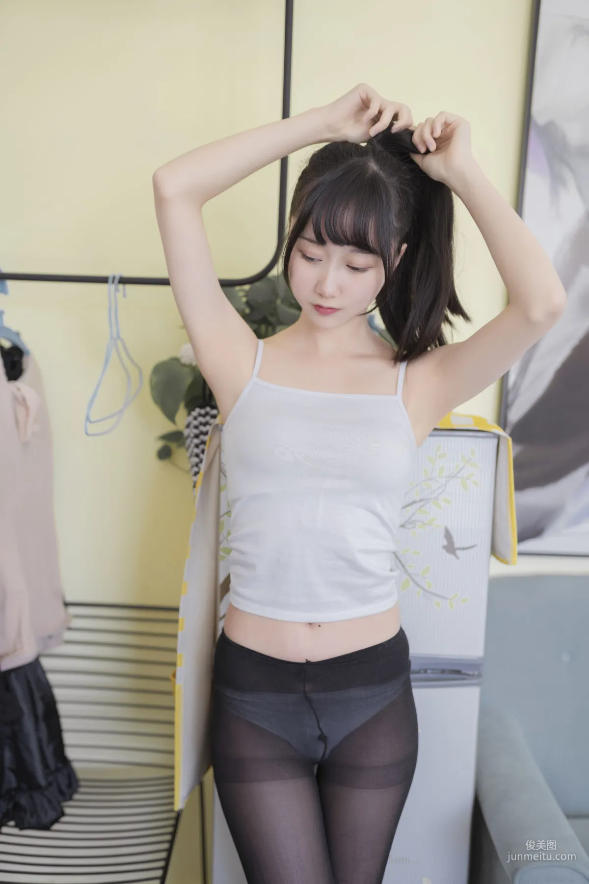 Mu Mianmian OwO, Tank Top and Black Stockings at Home [COSER Beauty] Photo Set photo 7