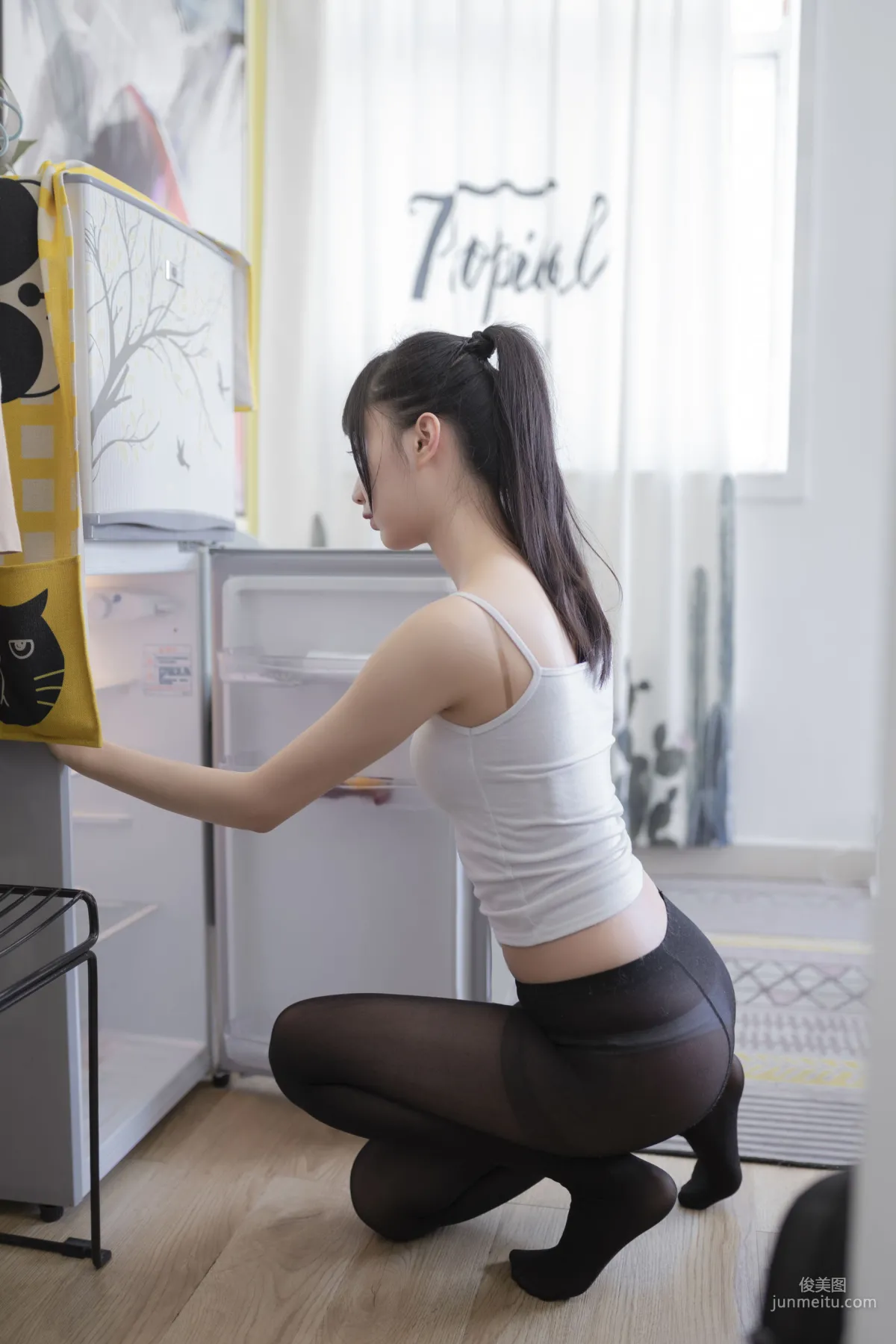 Mu Mianmian OwO, Tank Top and Black Stockings at Home [COSER Beauty] Photo Set photo 4