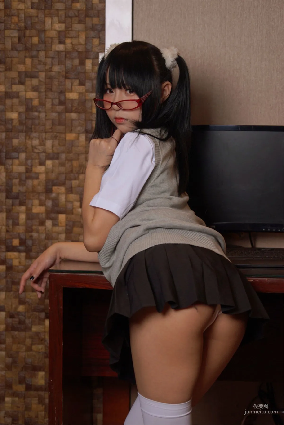 COSER Baiyin 81 & Yao Yaole, Sisters Silk Seduction [Cosplay Bonus] Photo Set photo 22