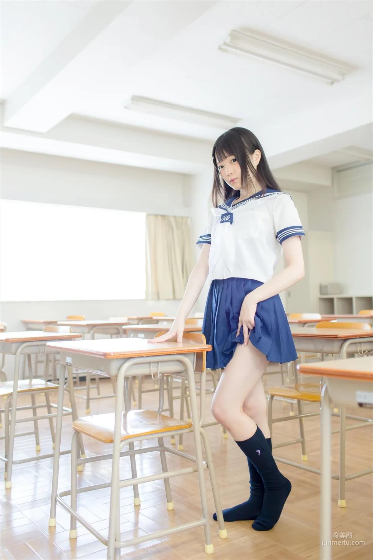 まきろん。《君夏 - 君と僕の夏休み》 紺スク 写真集15