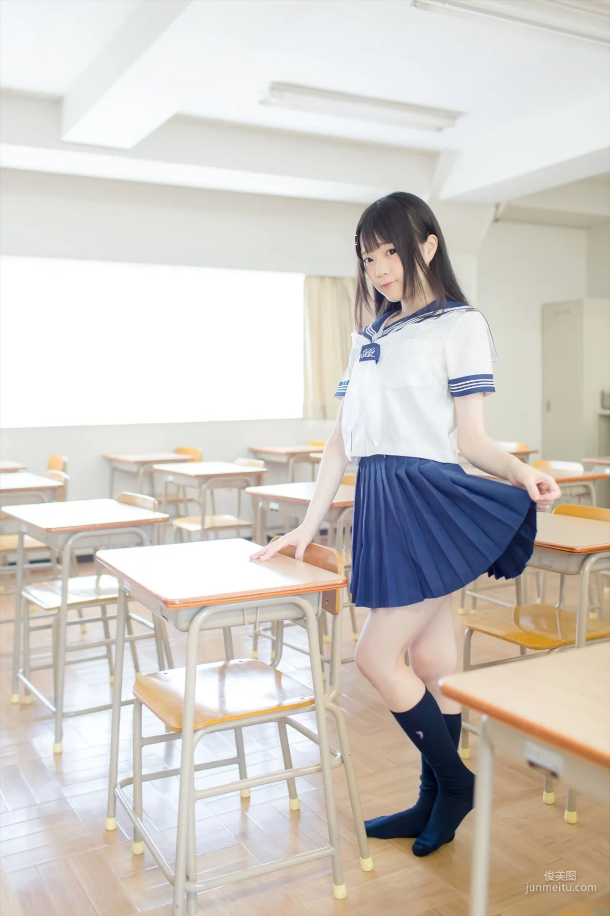 まきろん。《君夏 - 君と僕の夏休み》 紺スク 写真集14