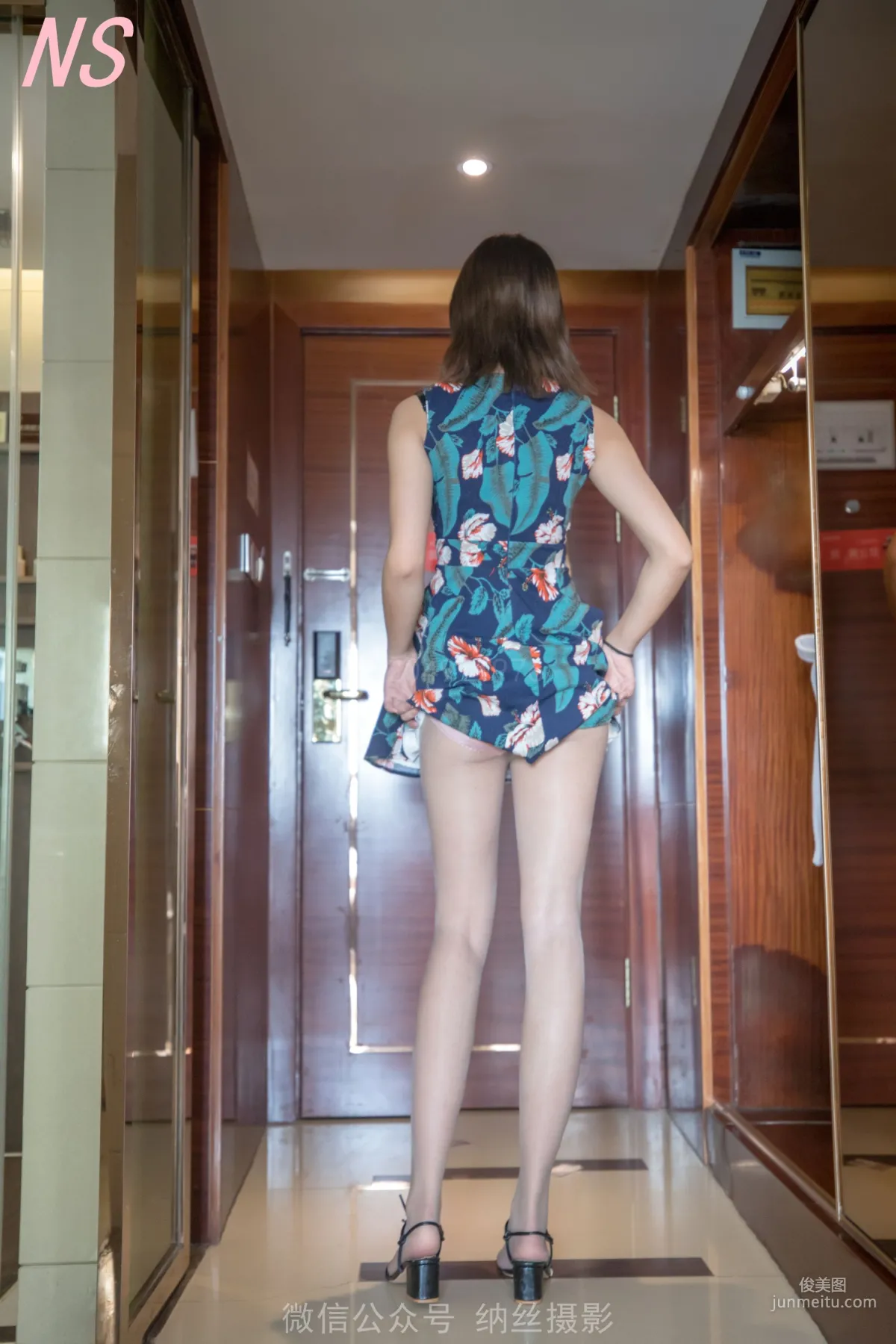 依依《超美腿无缝丝袜嫩脚》 [纳丝摄影] 写真集9