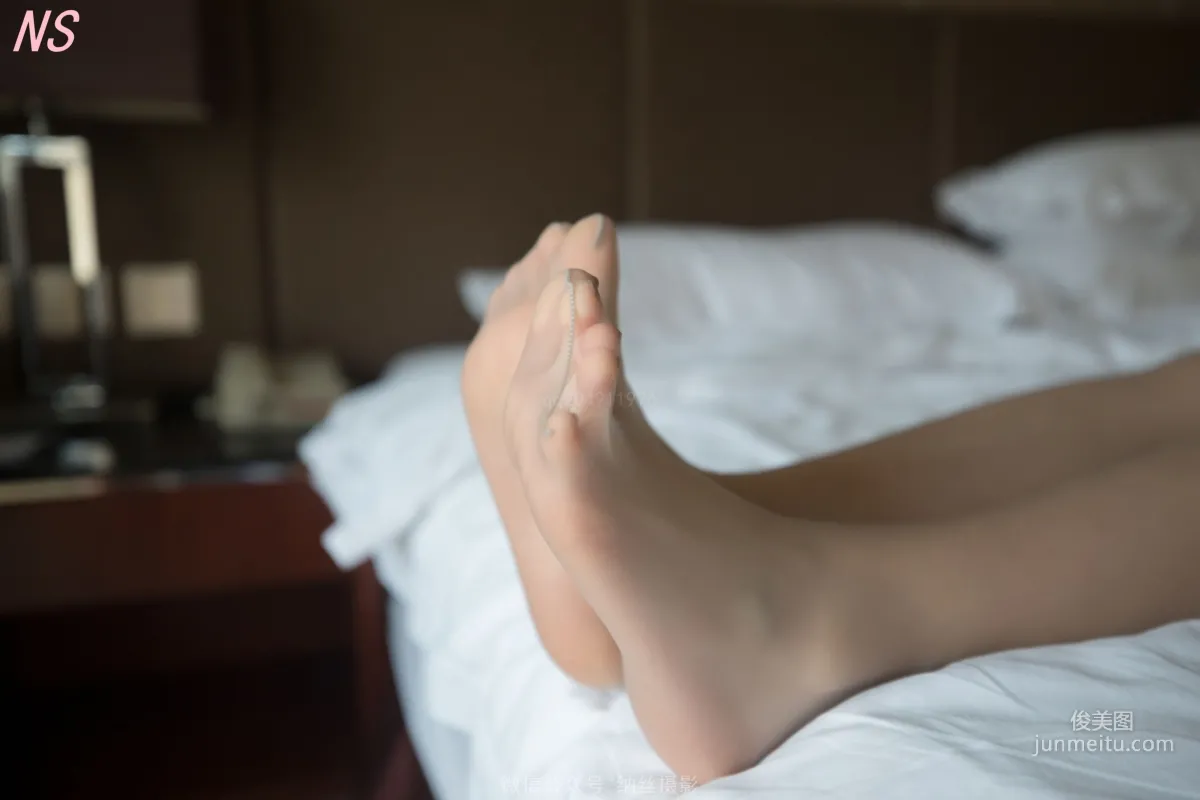 依依《超美腿无缝丝袜嫩脚》 [纳丝摄影] 写真集85