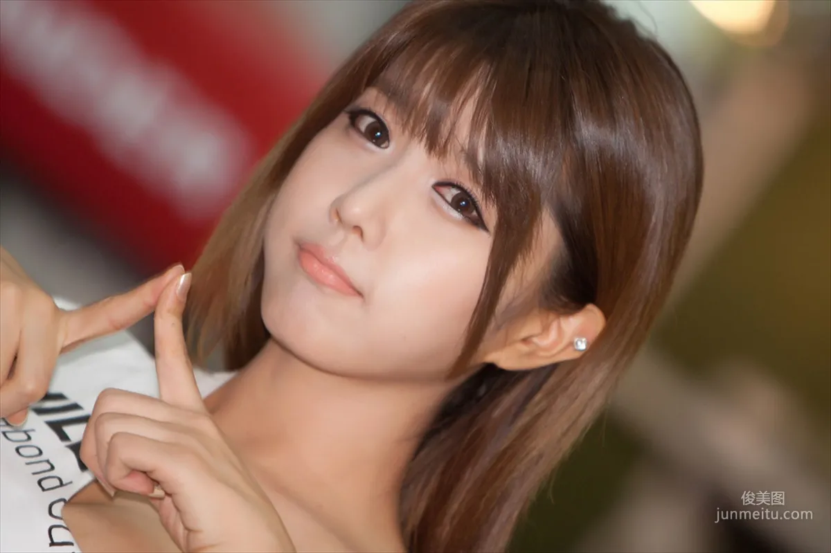 Heo Yun Mi, Sexy White Shirt Denim Shorts Street Car Show [Korean Booth Beauty] Photo Pictures photo 13