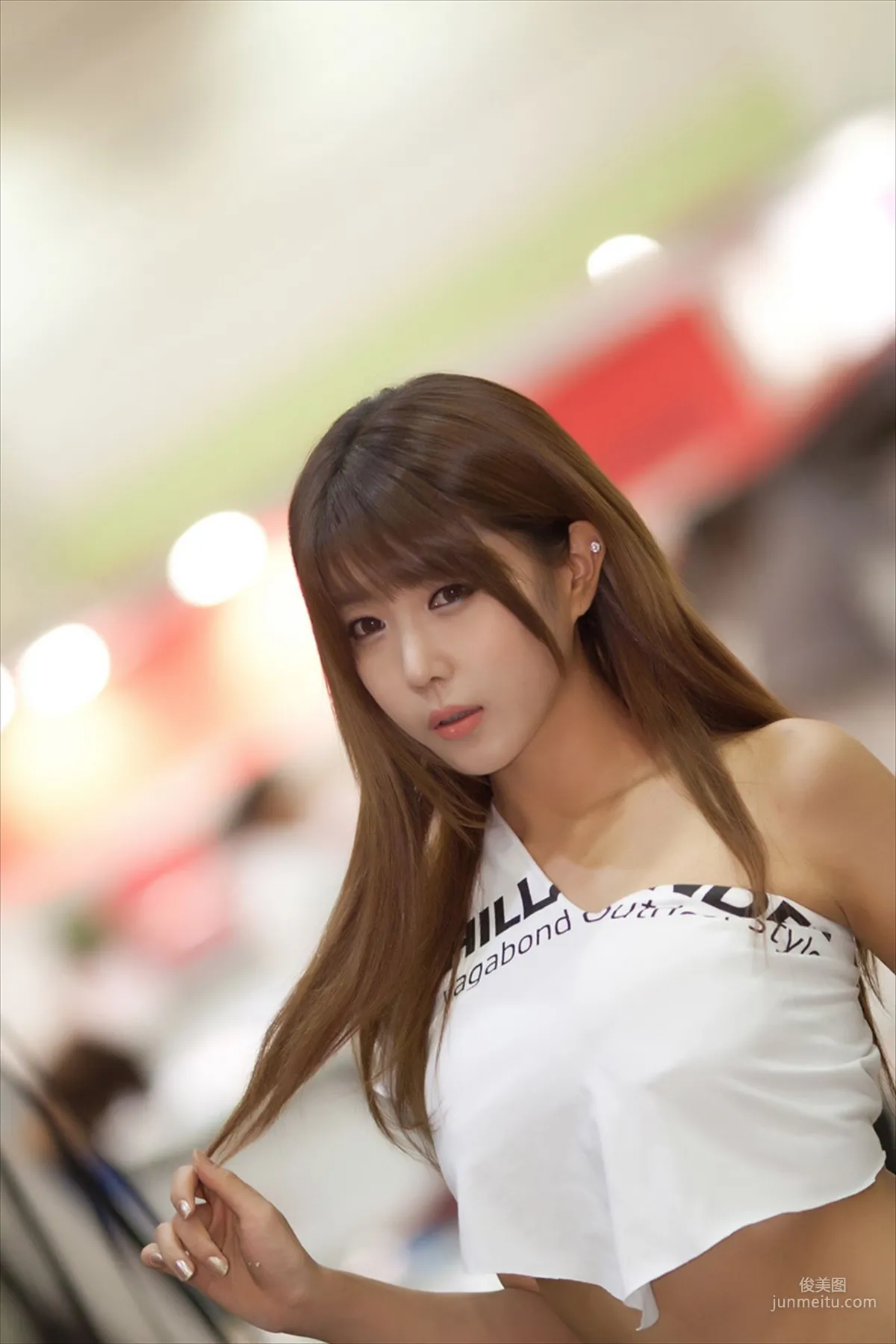Heo Yun Mi, Sexy White Shirt Denim Shorts Street Car Show [Korean Booth Beauty] Photo Pictures photo 10