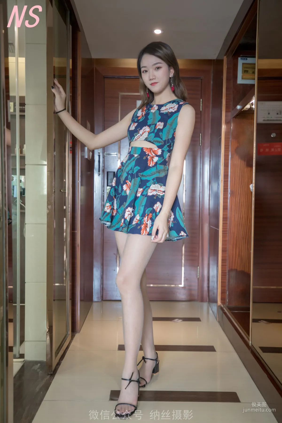 依依《超美腿无缝丝袜嫩脚》 [纳丝摄影] 写真集2