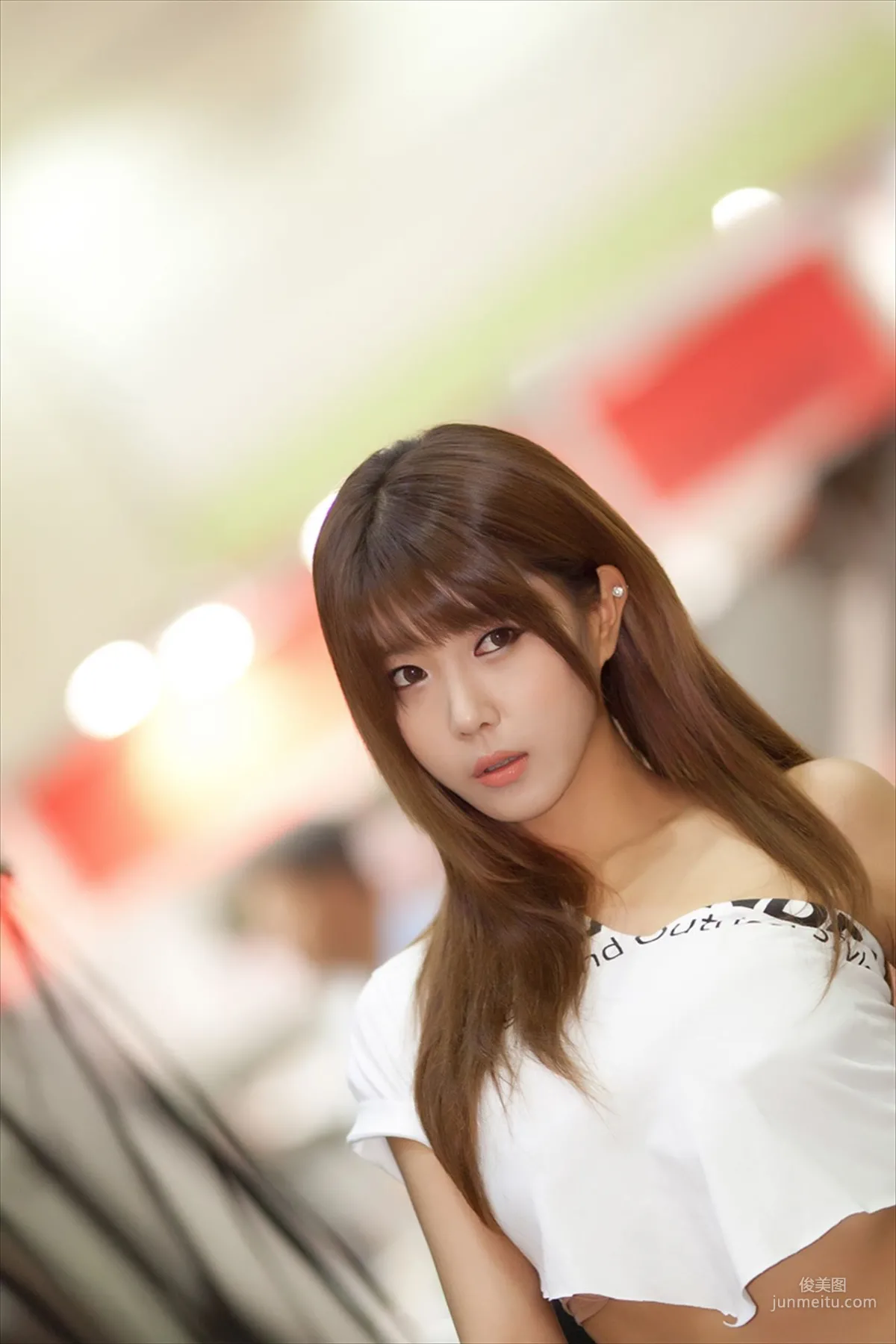 Heo Yun Mi, Sexy White Shirt Denim Shorts Street Car Show [Korean Booth Beauty] Photo Pictures photo 88