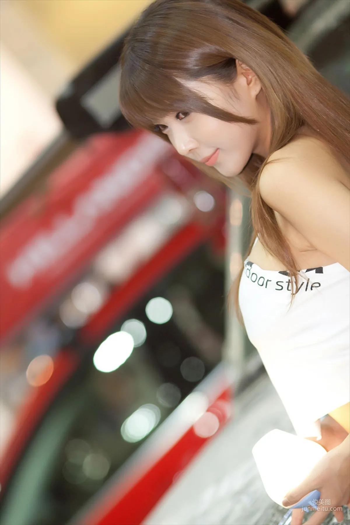Heo Yun Mi, Sexy White Shirt Denim Shorts Street Car Show [Korean Booth Beauty] Photo Pictures photo 84